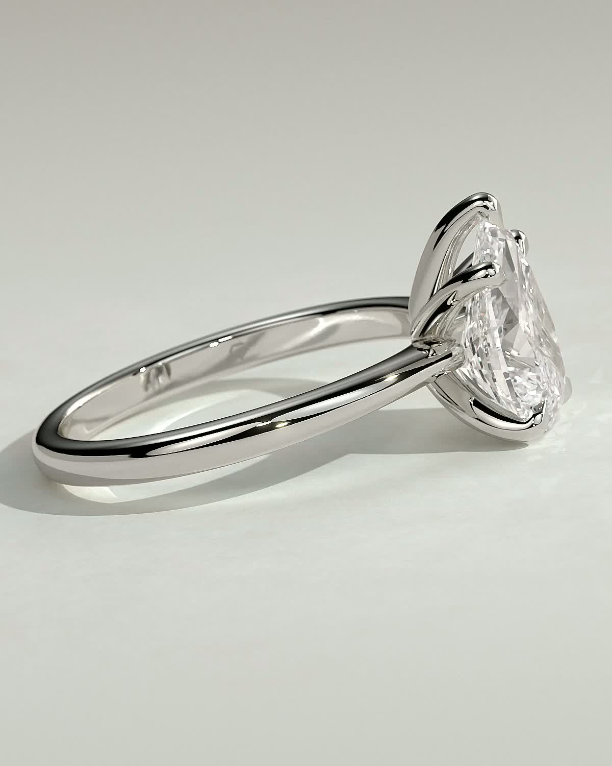 Aspen  5 Claw Pear Solitaire - 18k White Gold