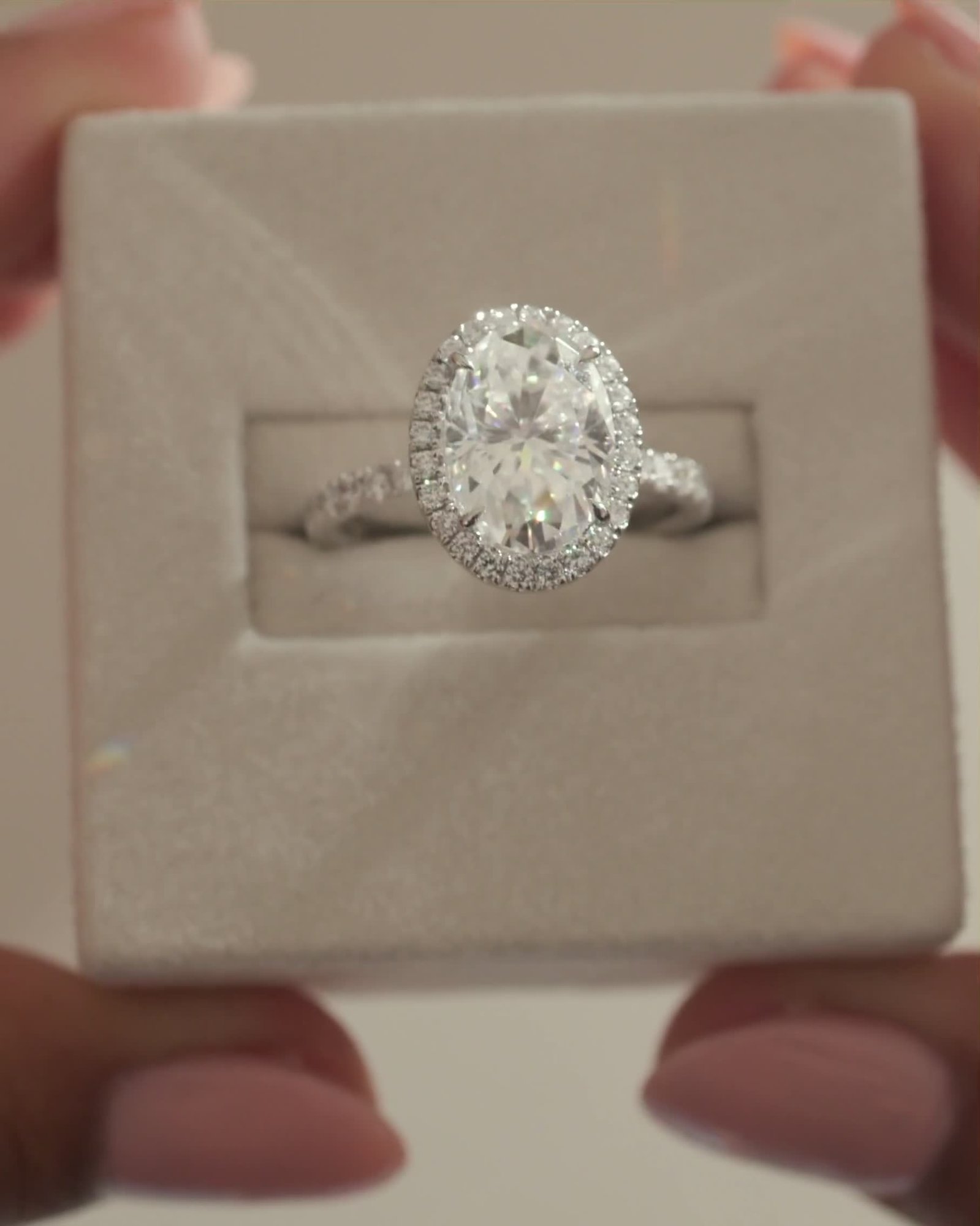 Aurora  Oval Halo with Pav Lifestyle Image