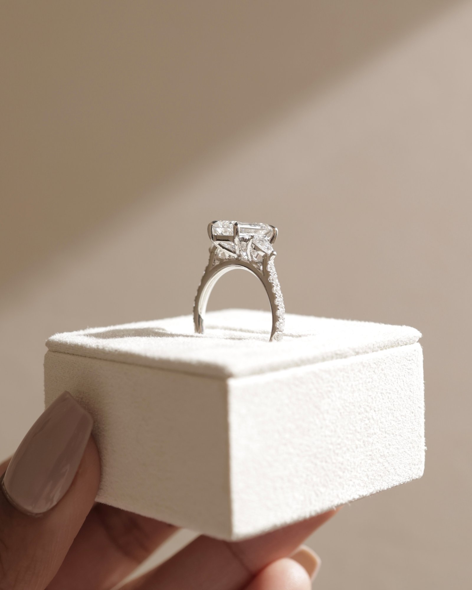 Autumn - Emerald Trilogy with Pav Lifestyle Image