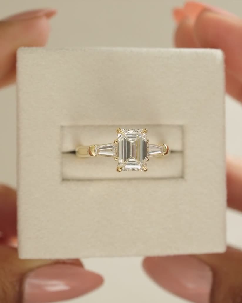 Bridget  Emerald Trilogy Lifestyle Image