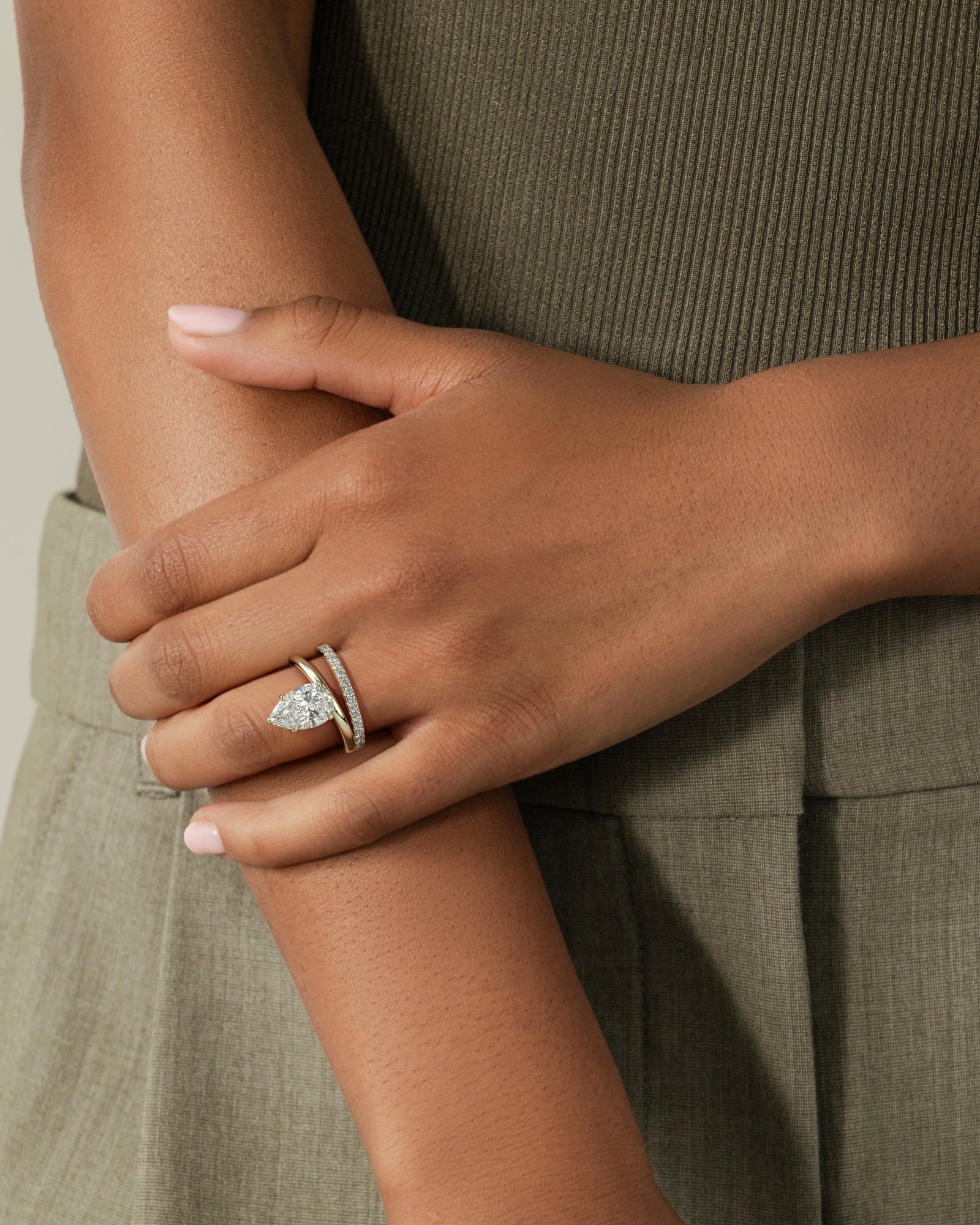 Candice - Double Band Pear Solitaire - 18k Yellow Gold