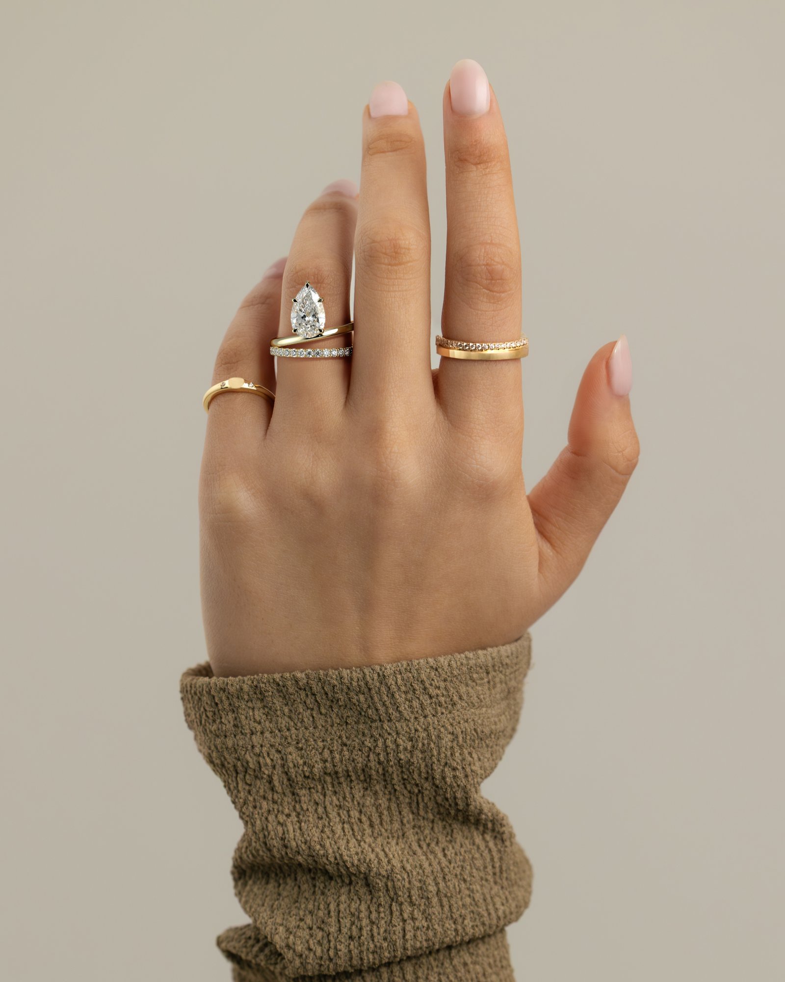 Candice - Double Band Pear Solitaire - 18k Yellow Gold