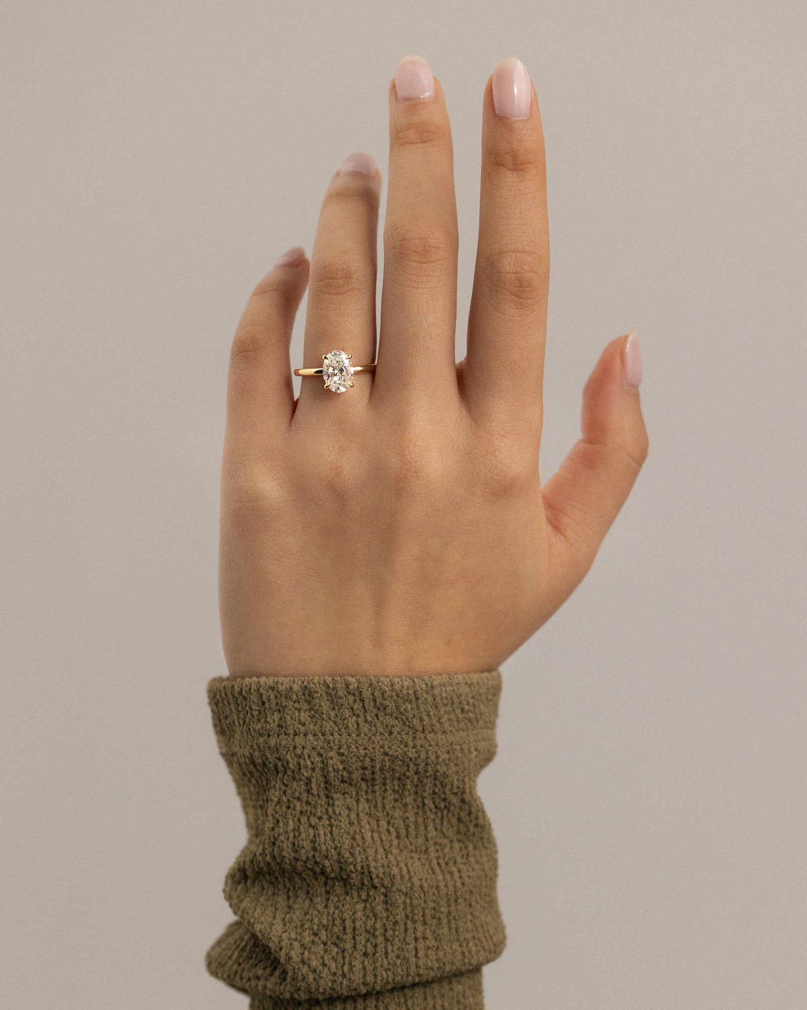 Daisy  Oval Solitaire Lifestyle Image