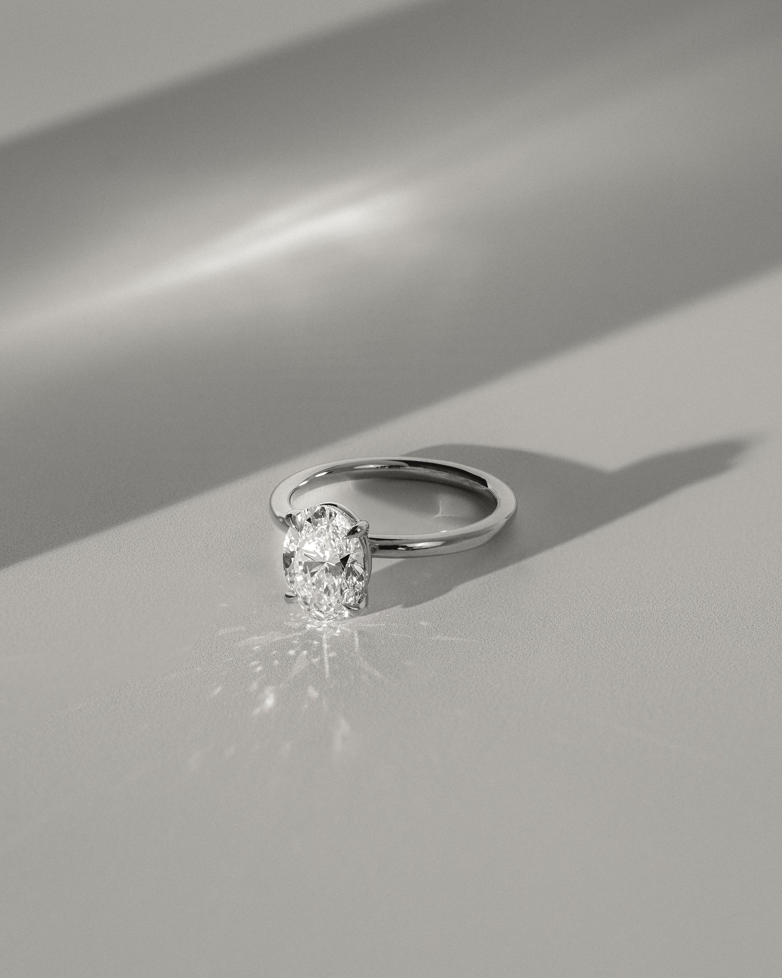 Daisy  Oval Solitaire Lifestyle Image