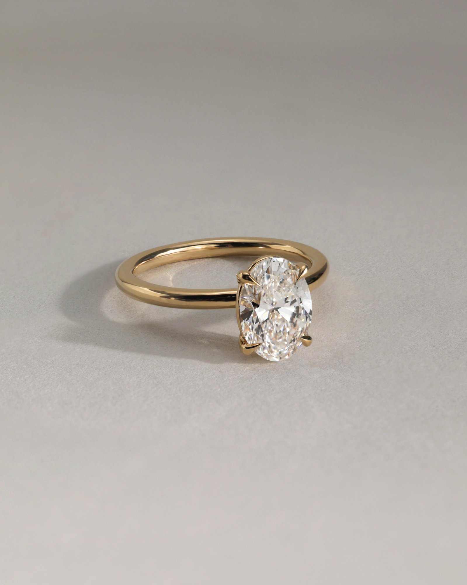 Daisy  Oval Solitaire Lifestyle Image