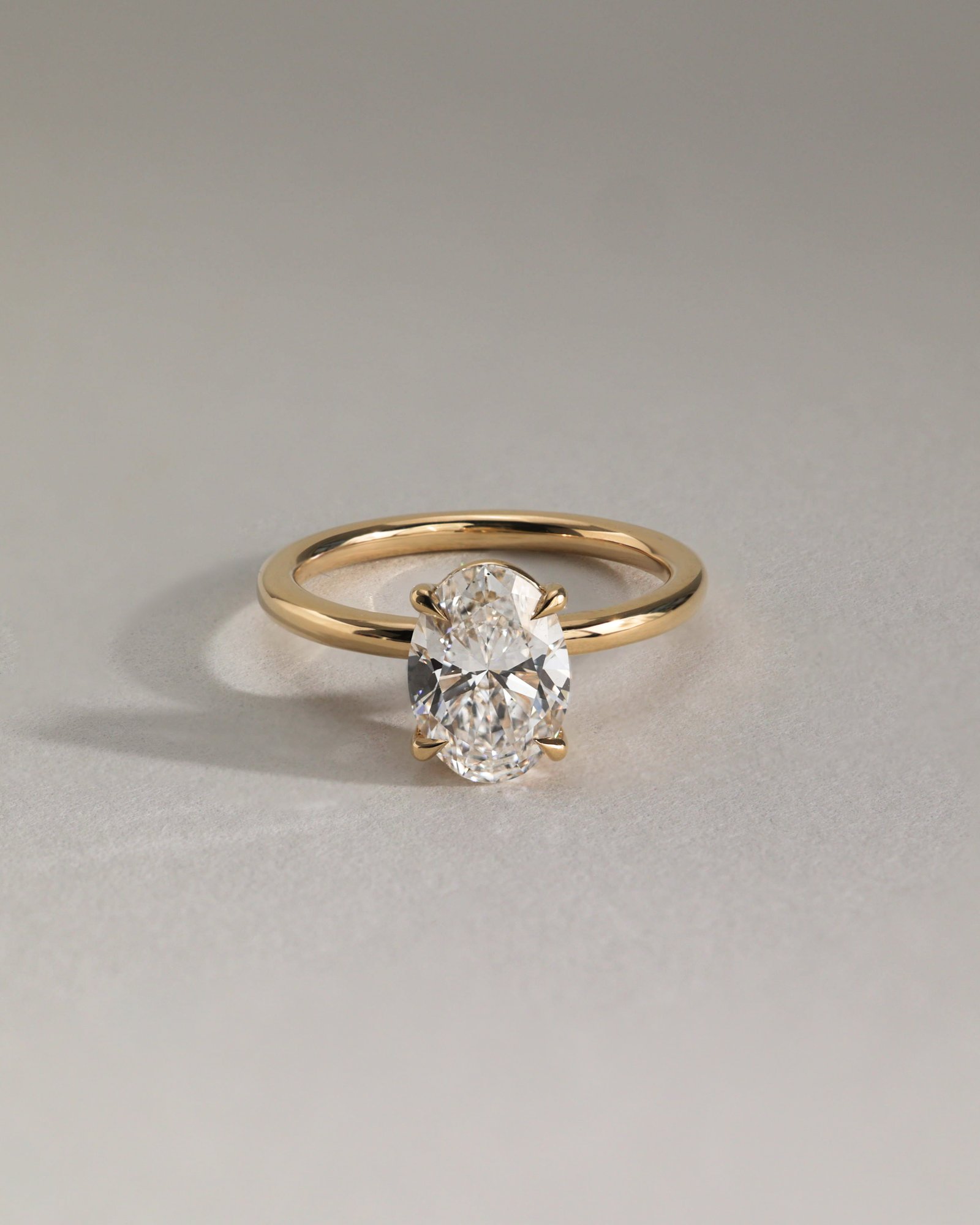 Daisy  Oval Solitaire Lifestyle Image