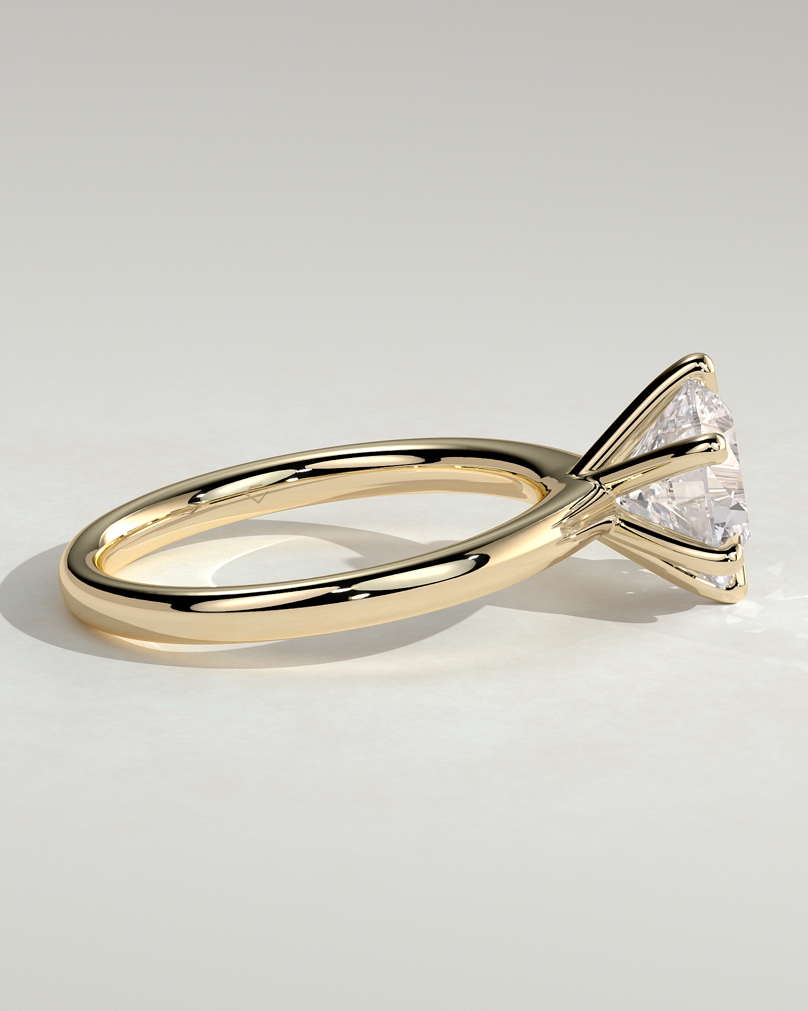 Daniela - Six Claw Solitaire - 18k Yellow Gold