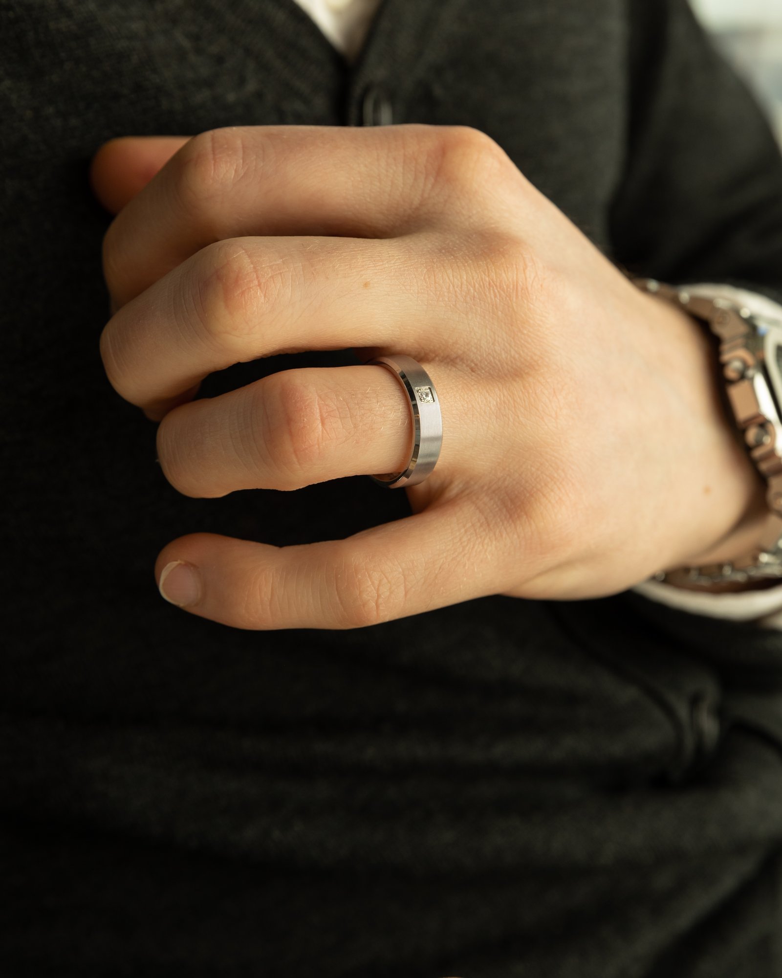 Dean Mens Wedding Ring Lifestyle Image