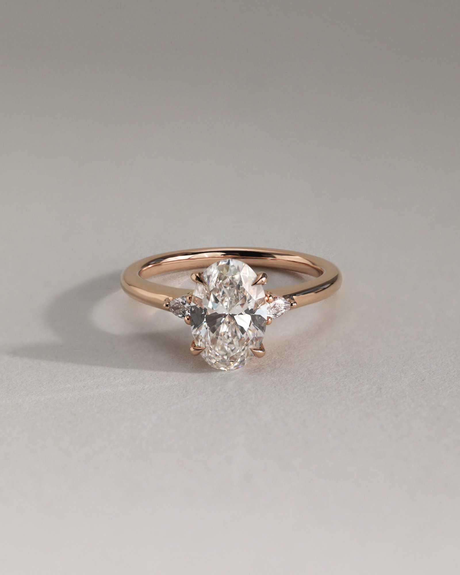 Elena  Oval Trilogy Lifestyle Image