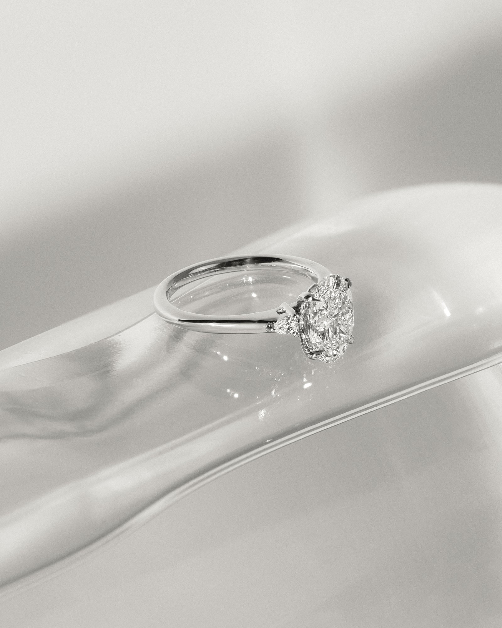 Elena  Oval Trilogy Lifestyle Image