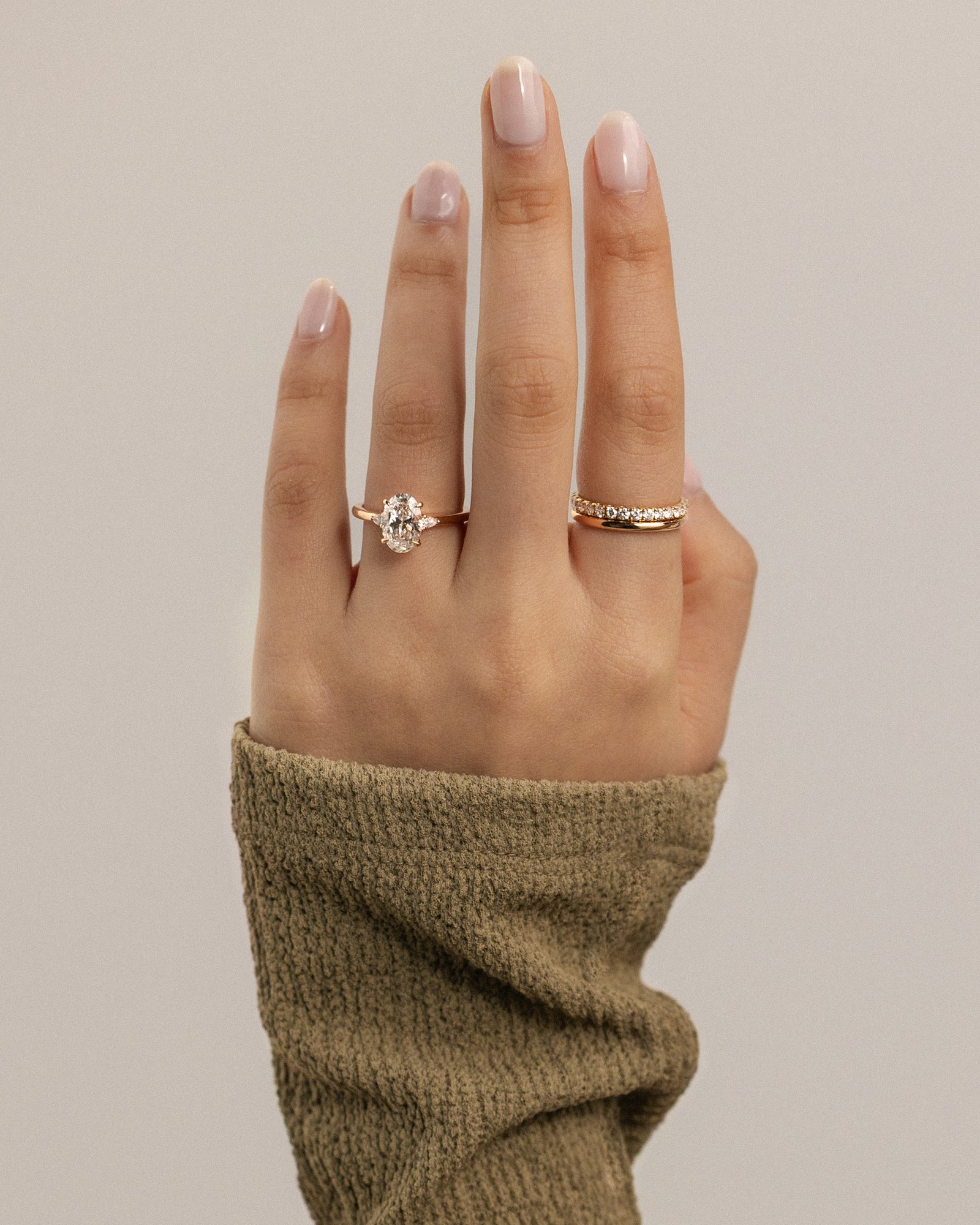 Elena  Oval Trilogy Lifestyle Image