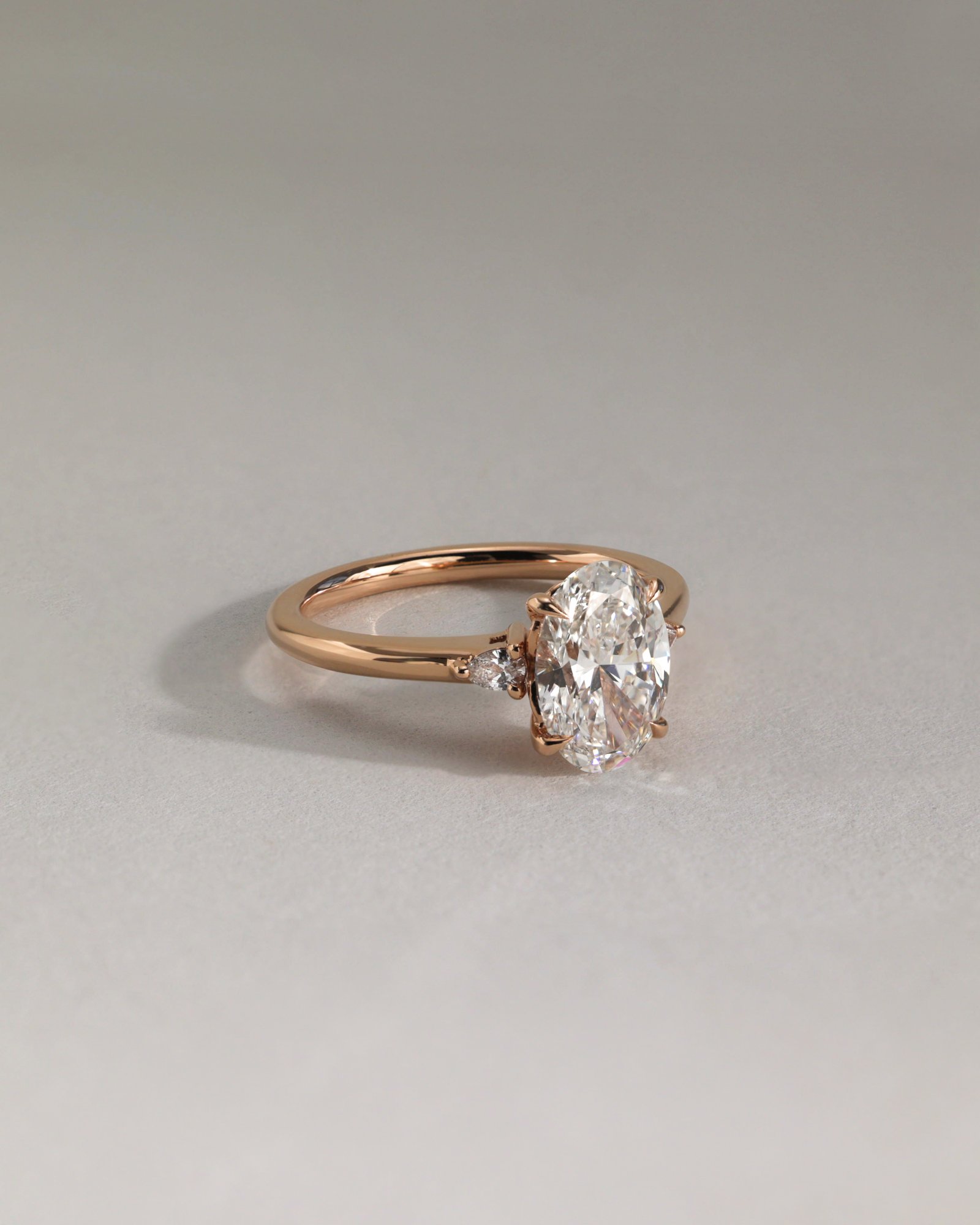 Elena  Oval Trilogy Lifestyle Image