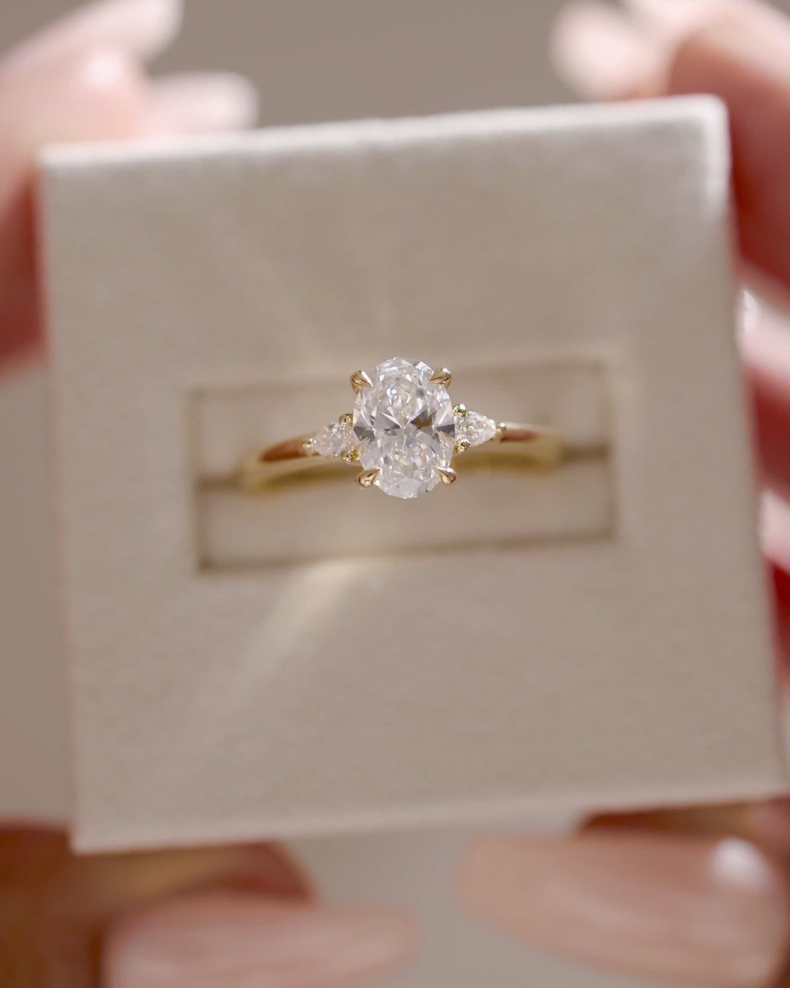 Elena  Oval Trilogy Lifestyle Image