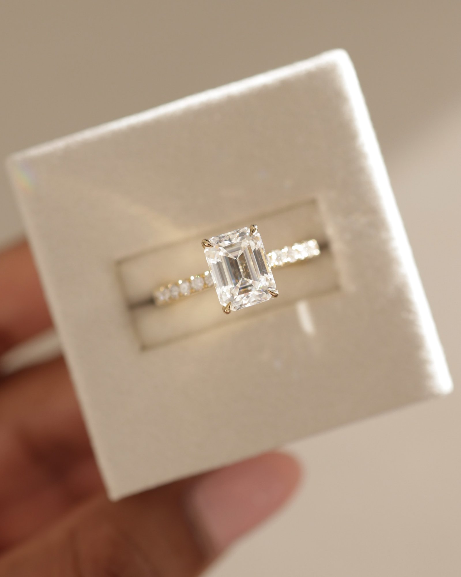 Eliana - Emerald with Pav Lifestyle Image