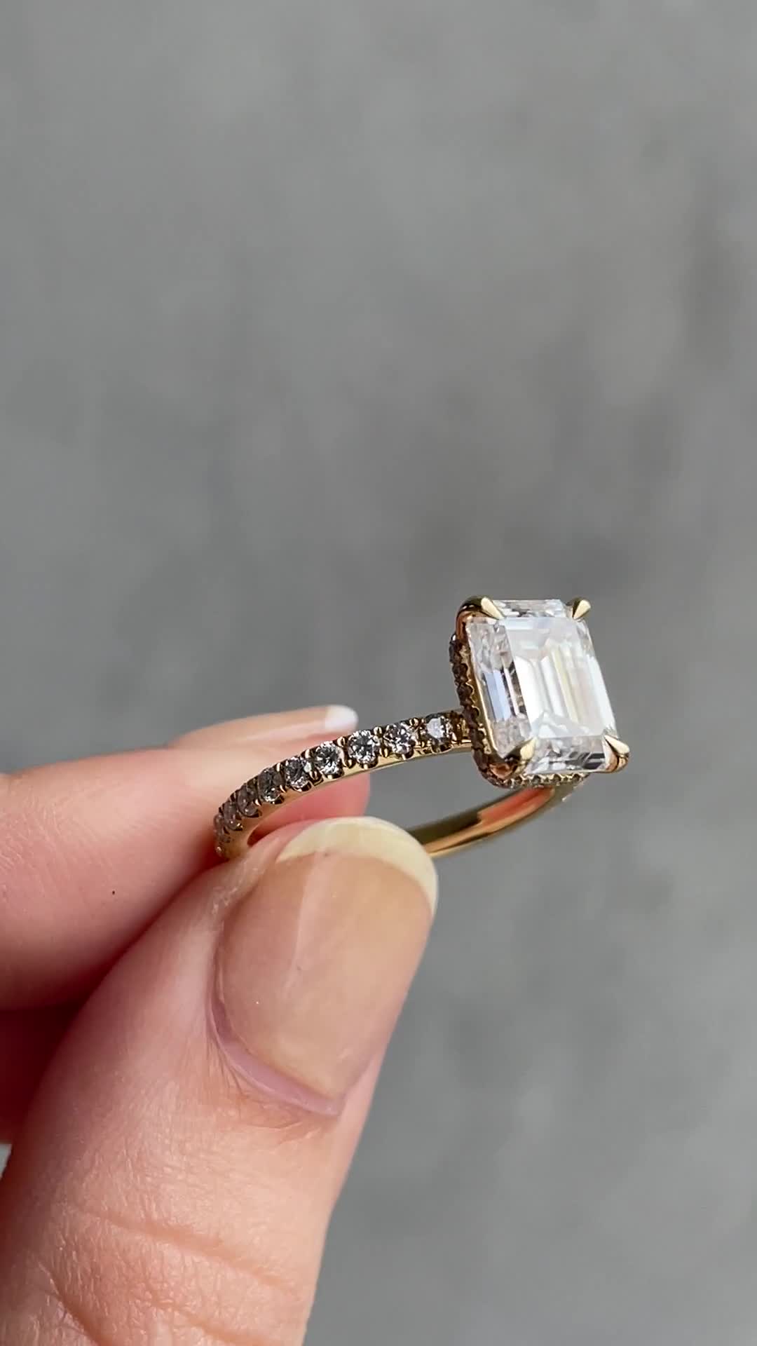 Eliana - Emerald with Pav Lifestyle Image