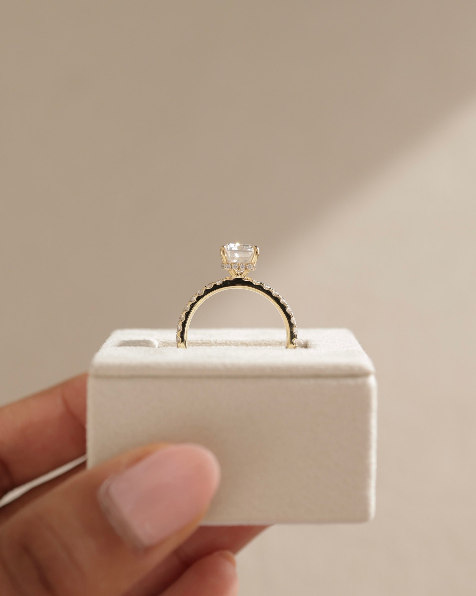 Eliana - Emerald with Pav Lifestyle Image