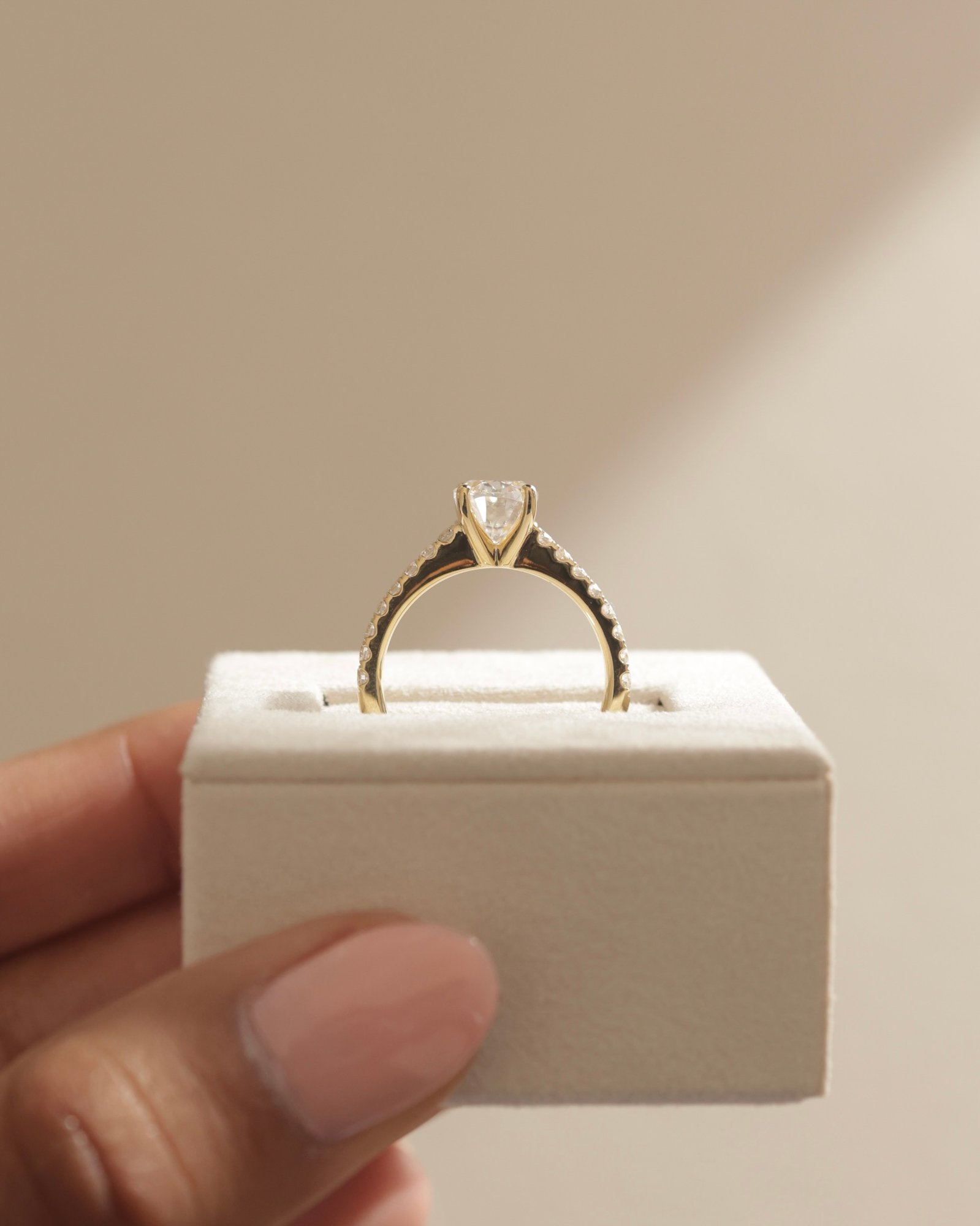 Eloise  Oval Pav Solitaire Lifestyle Image