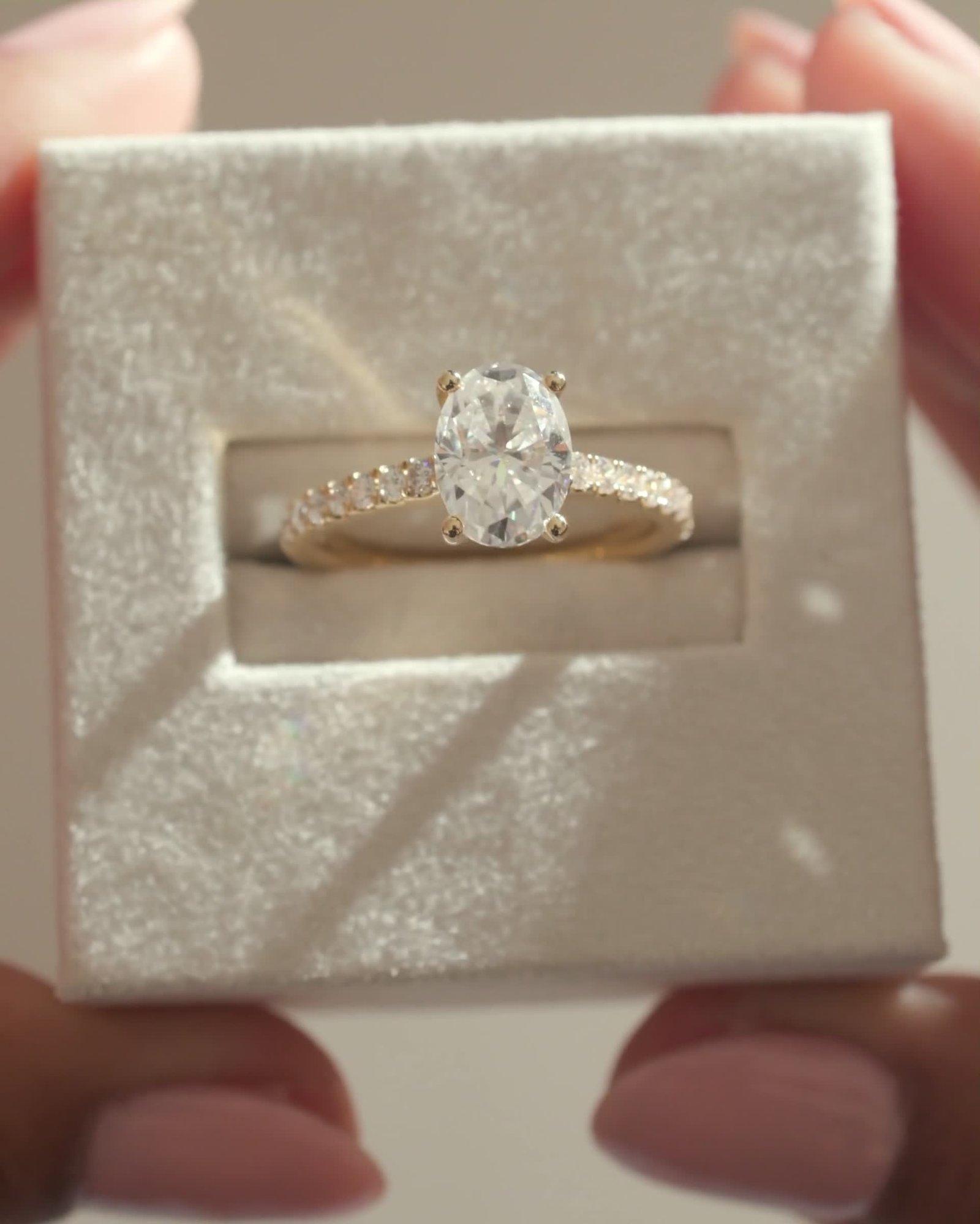 Eloise  Oval Pav Solitaire Lifestyle Image