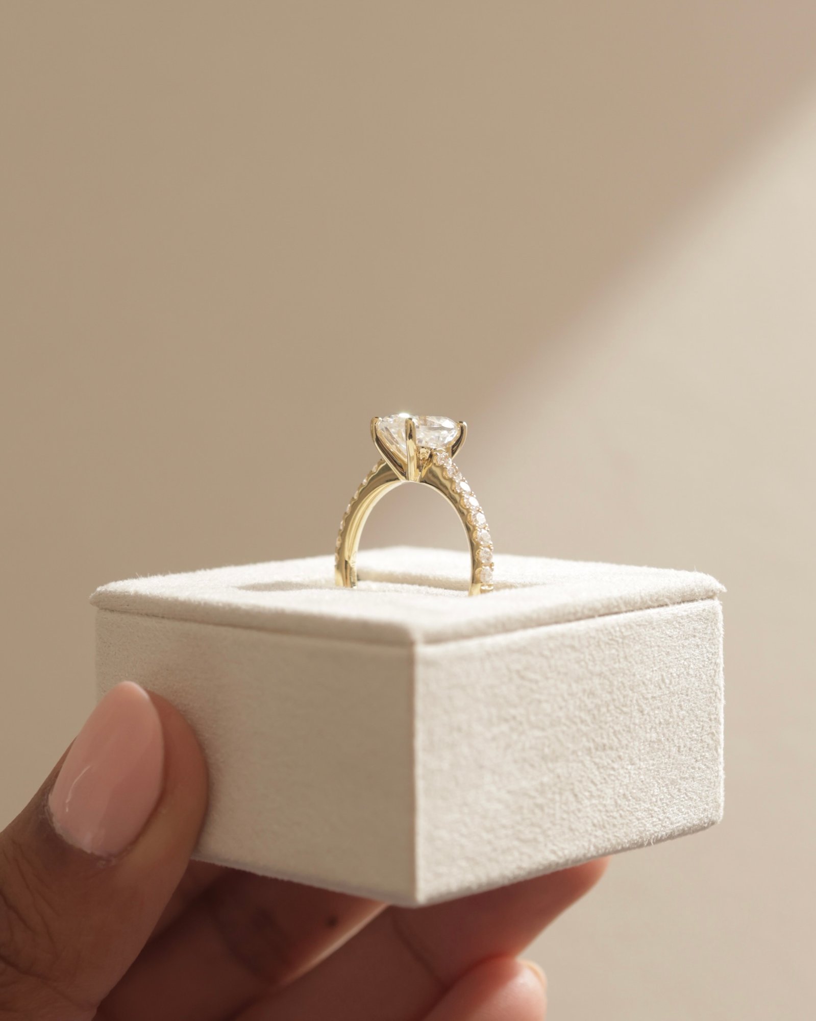 Eloise  Oval Pav Solitaire Lifestyle Image