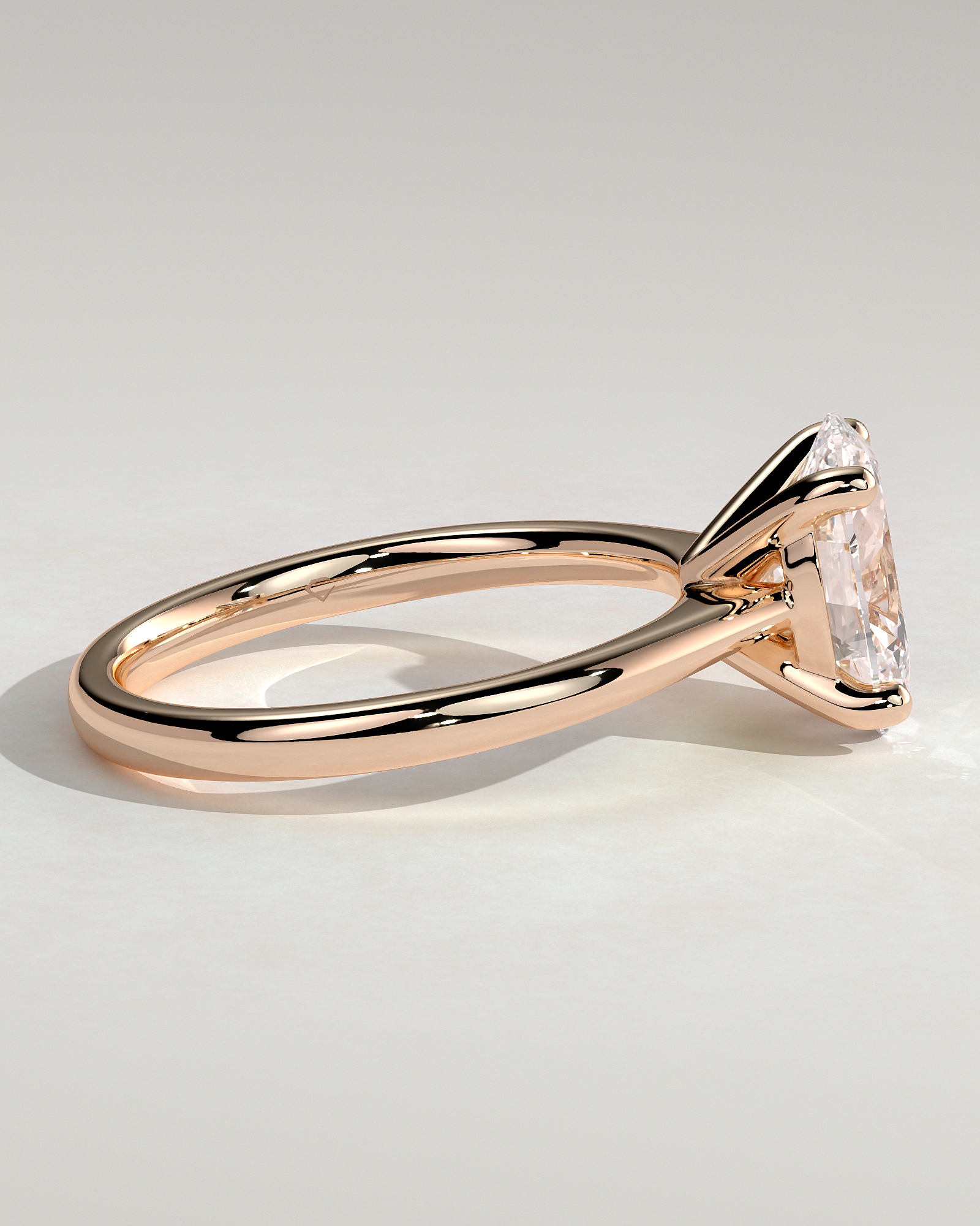 Emily - Oval Solitaire with Tapered Band - 18k Rose Gold