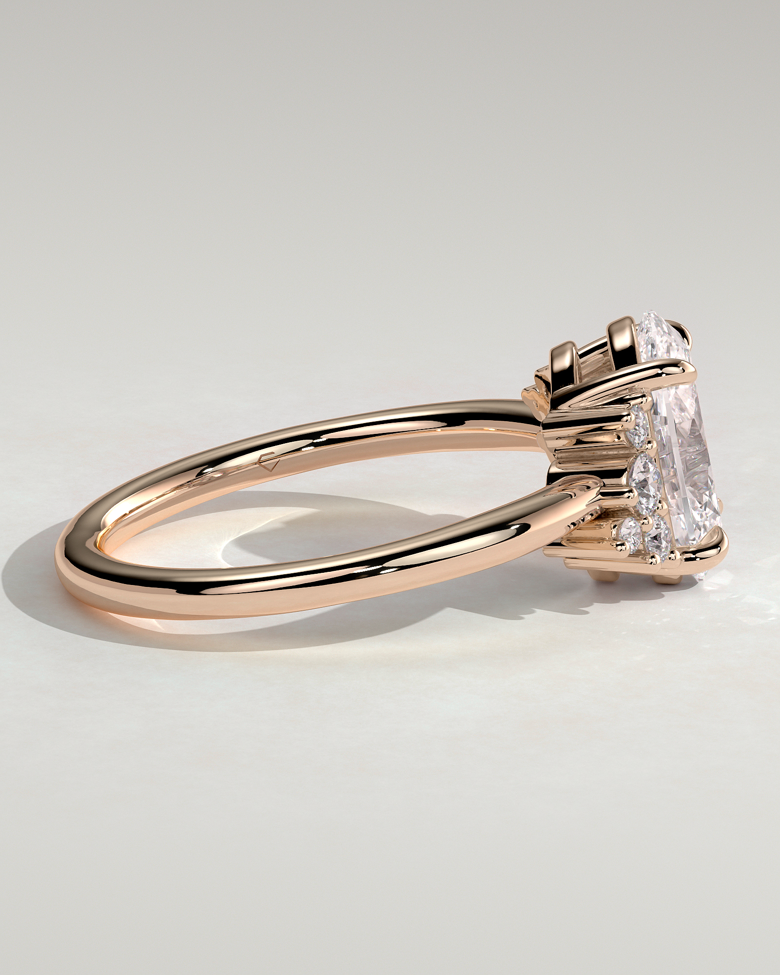 Esther - Oval Solitaire with Tapered Band - 18k Rose Gold