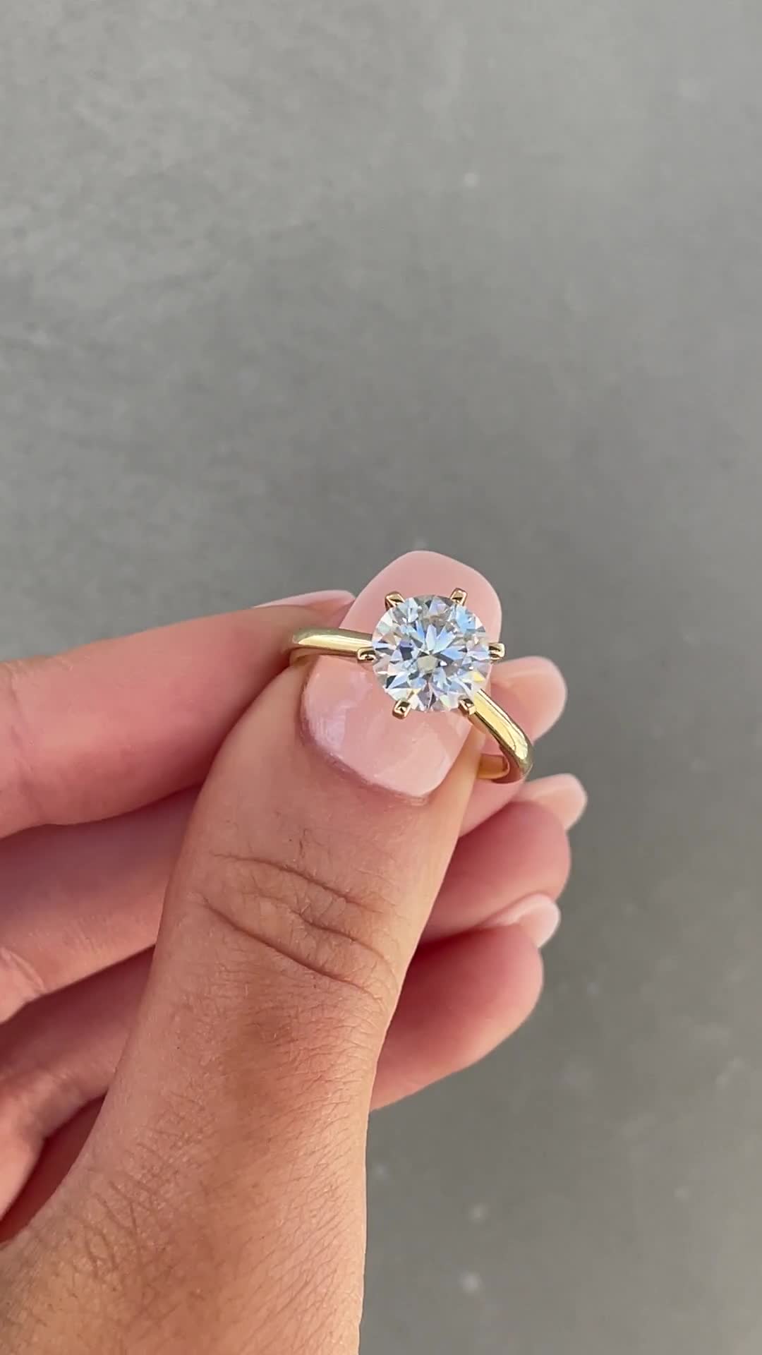 Gabrielle  6 Claw Solitaire Lifestyle Image