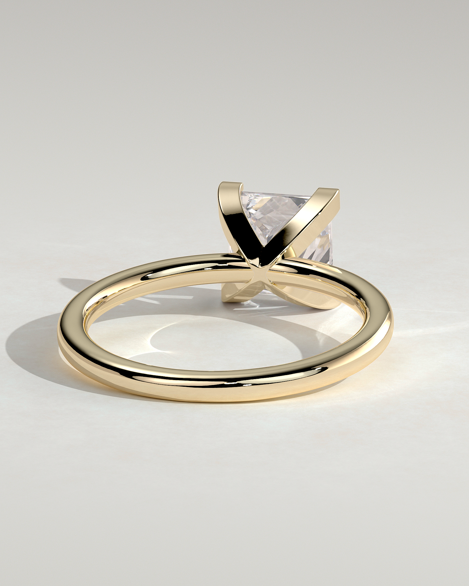 Glinda - 4 Claw Princess Solitaire - 18k Yellow Gold