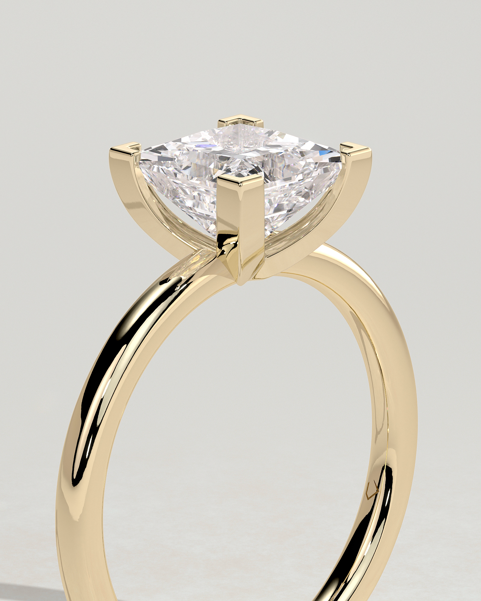 Glinda - 4 Claw Princess Solitaire - 18k Yellow Gold