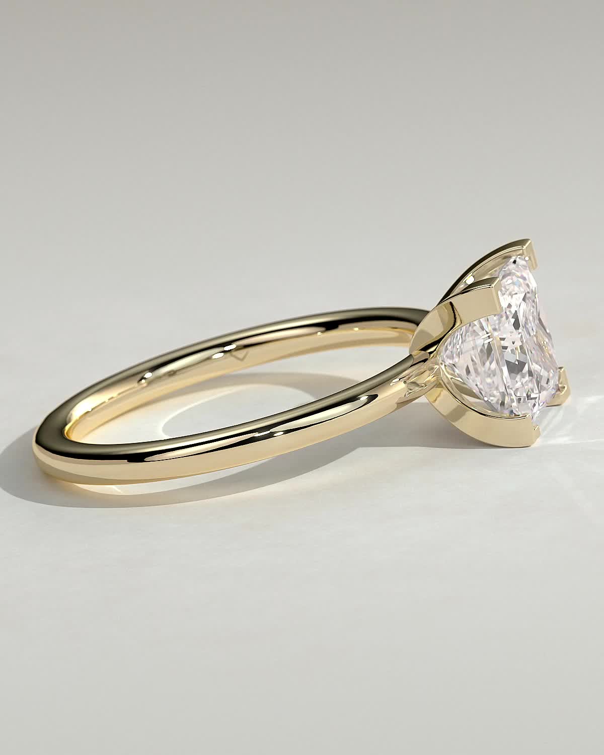 Glinda - 4 Claw Princess Solitaire - 18k Yellow Gold