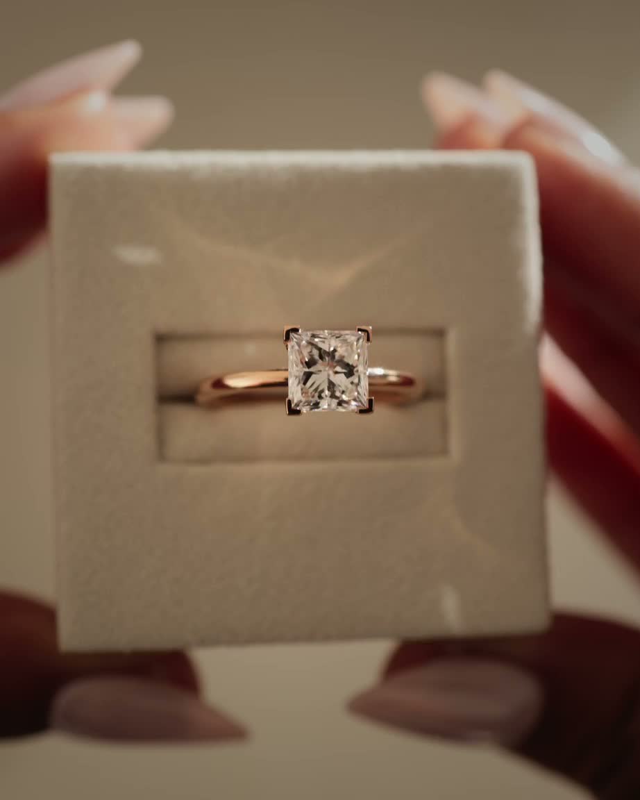 Glinda - 4 Claw Princess Solitaire Lifestyle Image