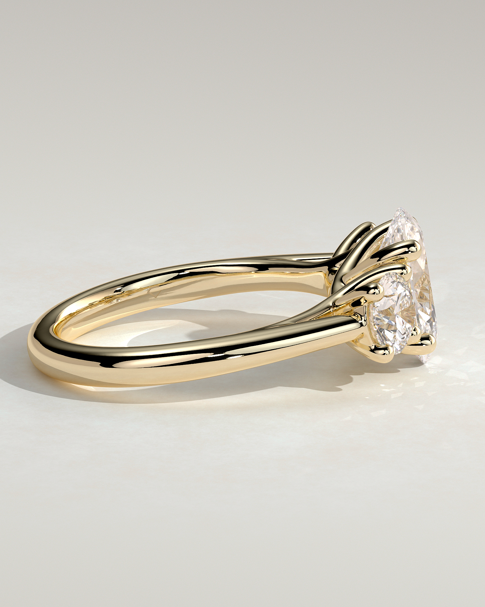 Grace  Trellis Oval Trilogy - 18k Yellow Gold