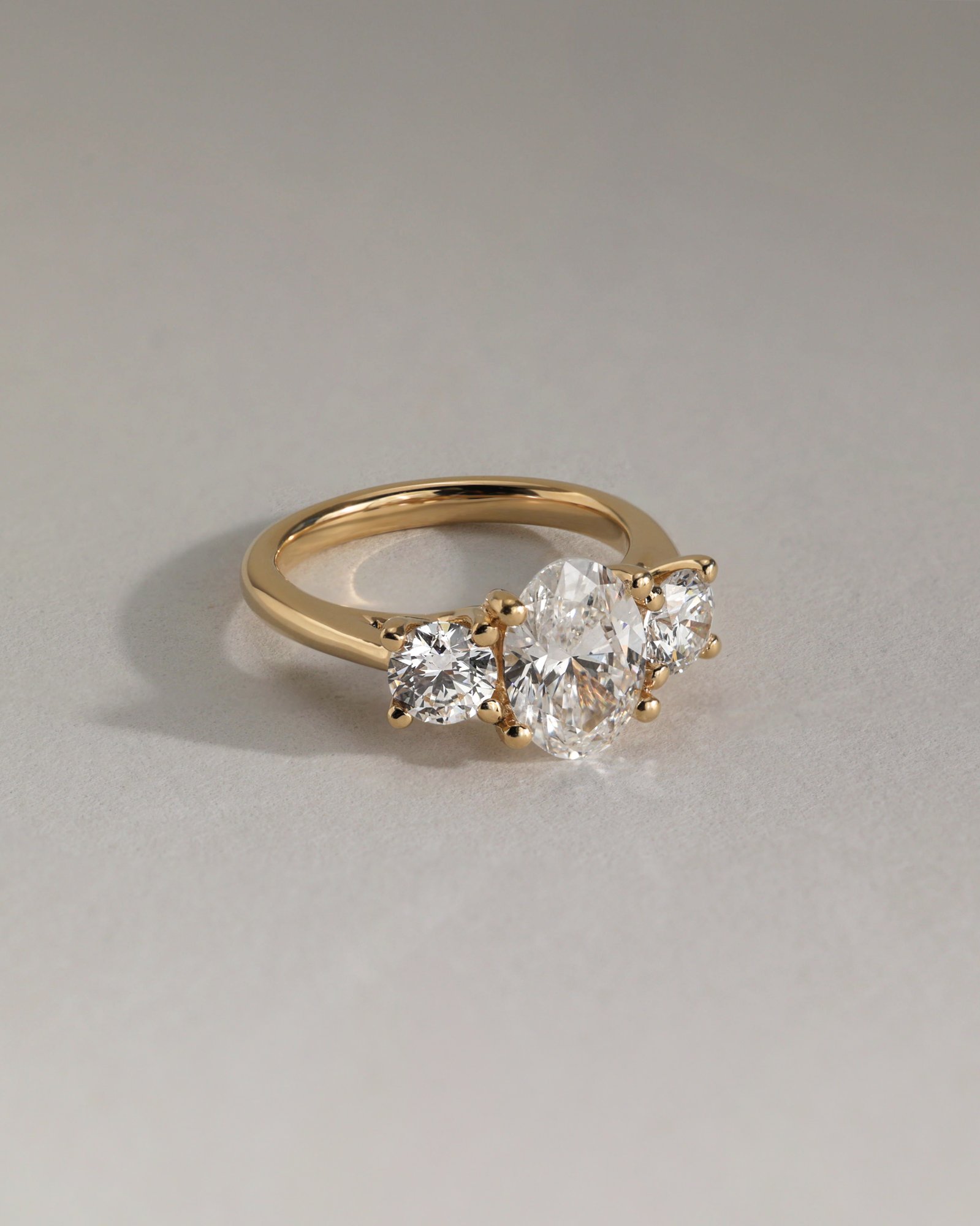 Grace  Trellis Oval Trilogy Lifestyle Image