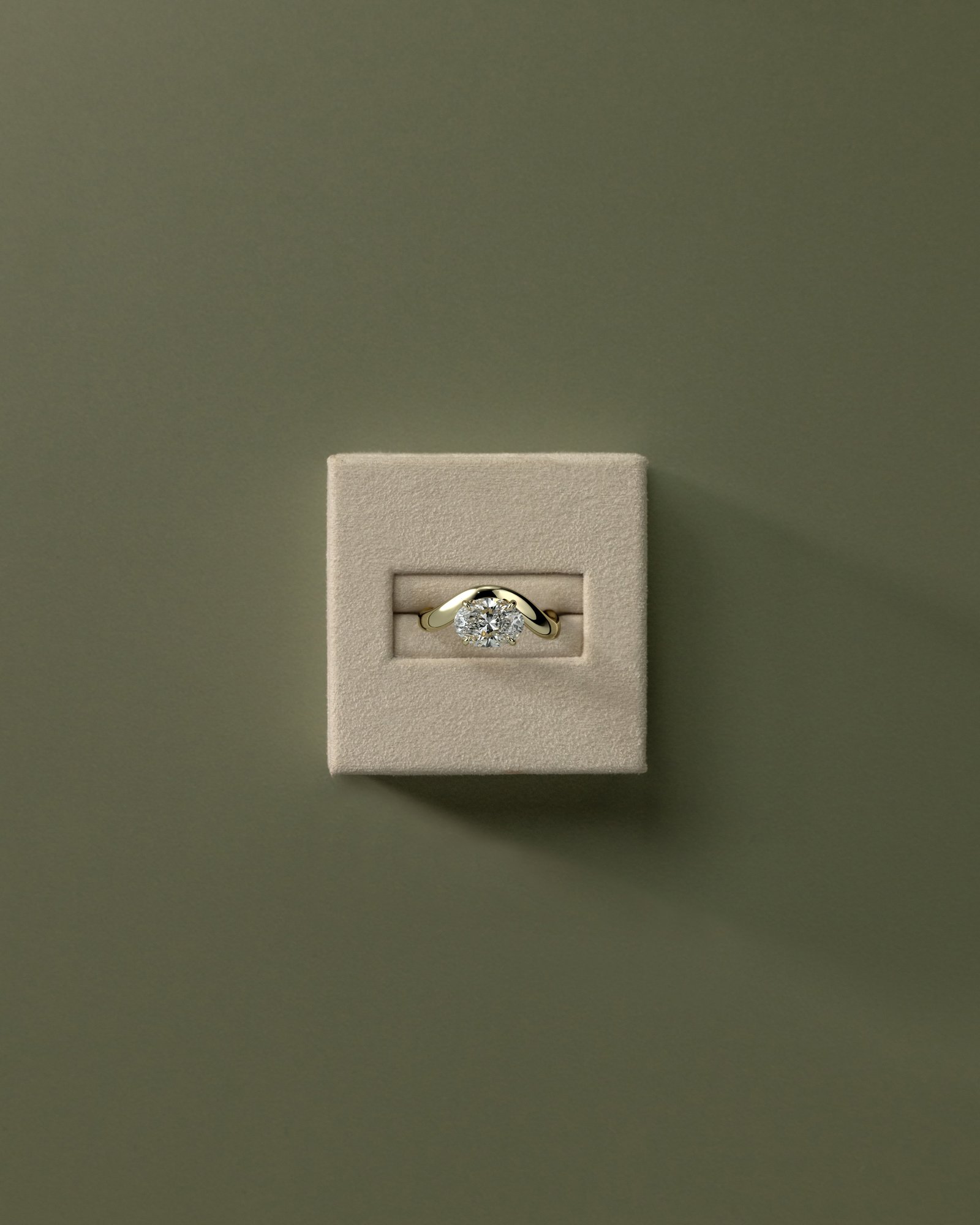 Hayley - Oval Solitaire with Twist Band - 18k Yellow Gold