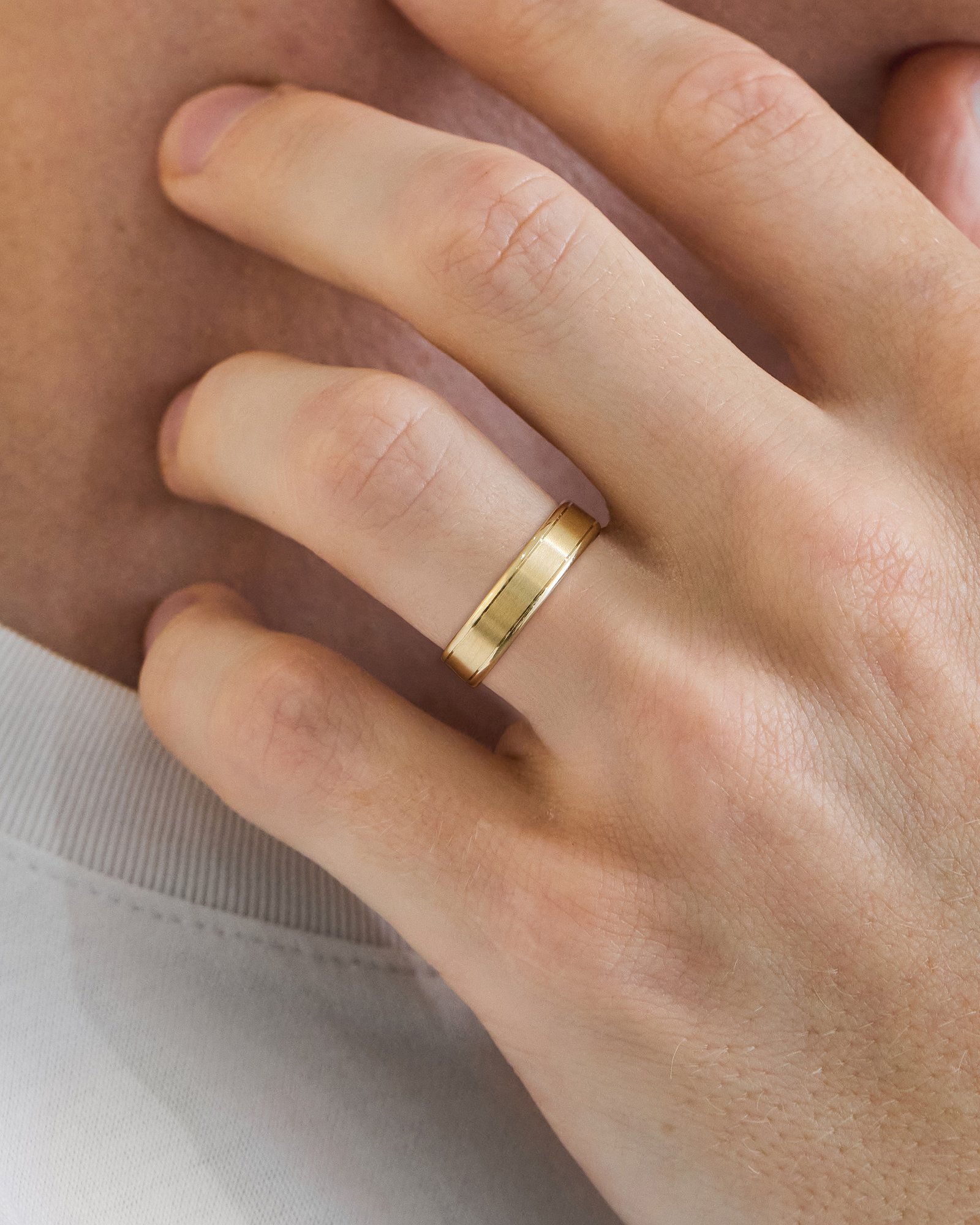 Jeremy Mens Wedding Ring Lifestyle Image