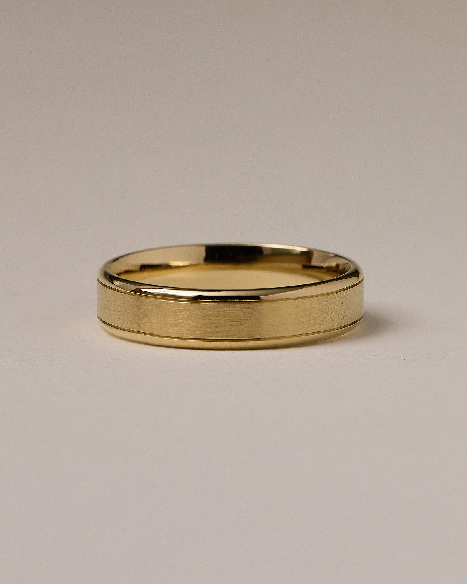 Jeremy Mens Wedding Ring Lifestyle Image
