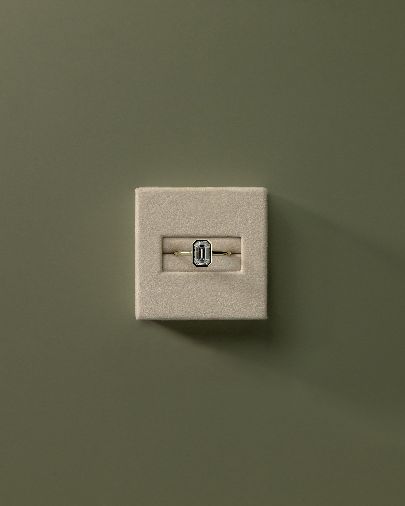 Journee - Bezel Set Emerald Solitaire - 18k Yellow Gold