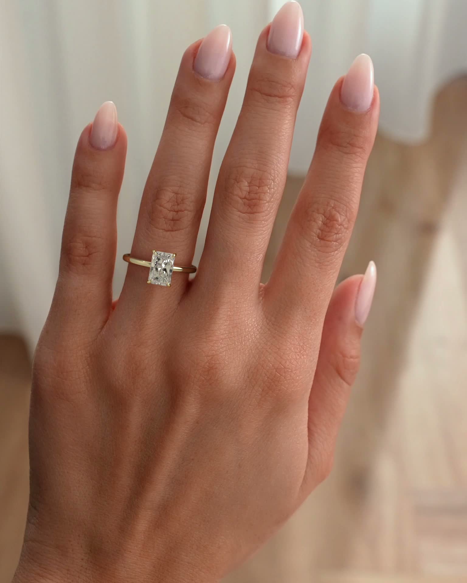 Judy - Radiant Solitaire - 18k Yellow Gold High Setting