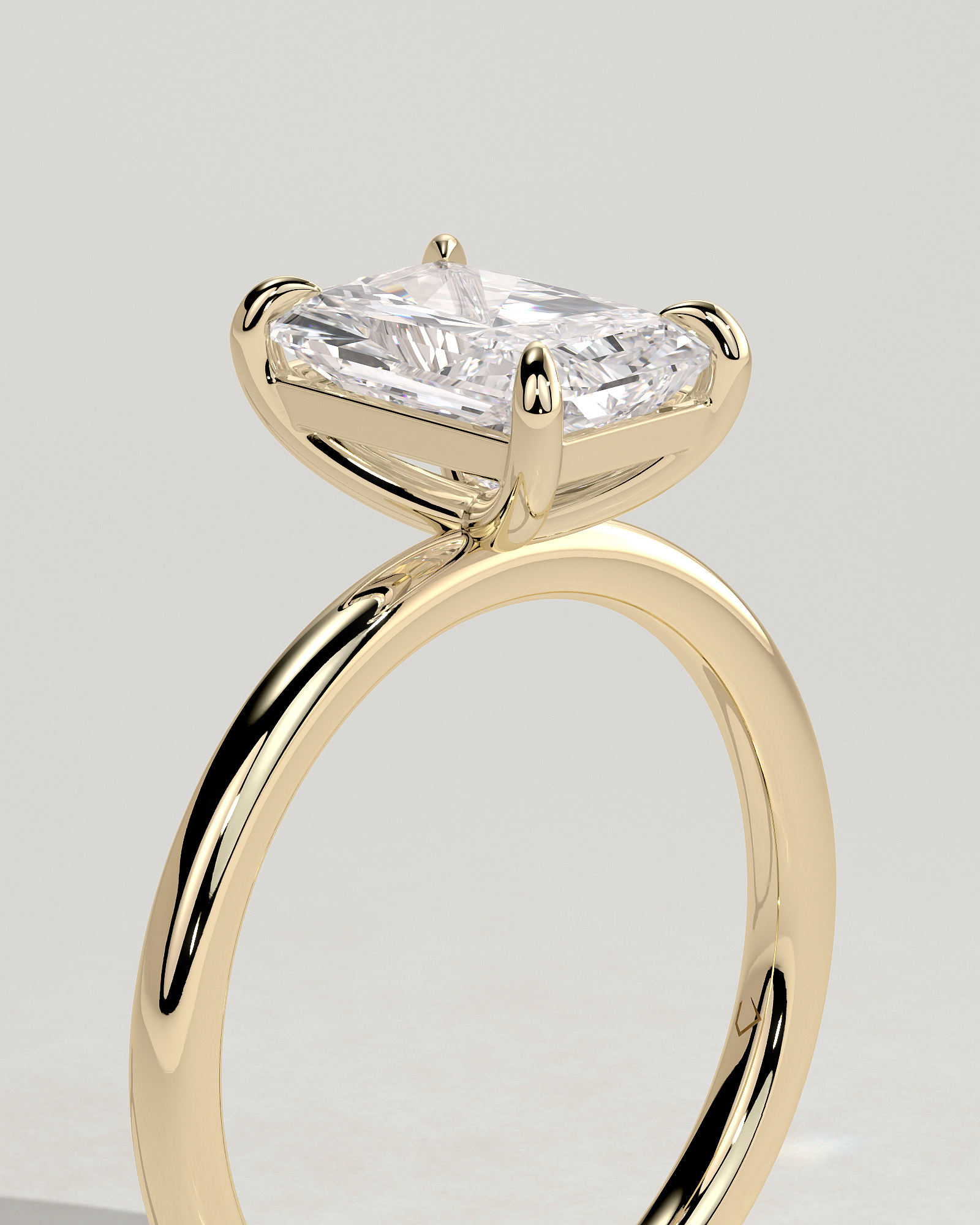 Judy - Radiant Solitaire - 18k Yellow Gold High Setting