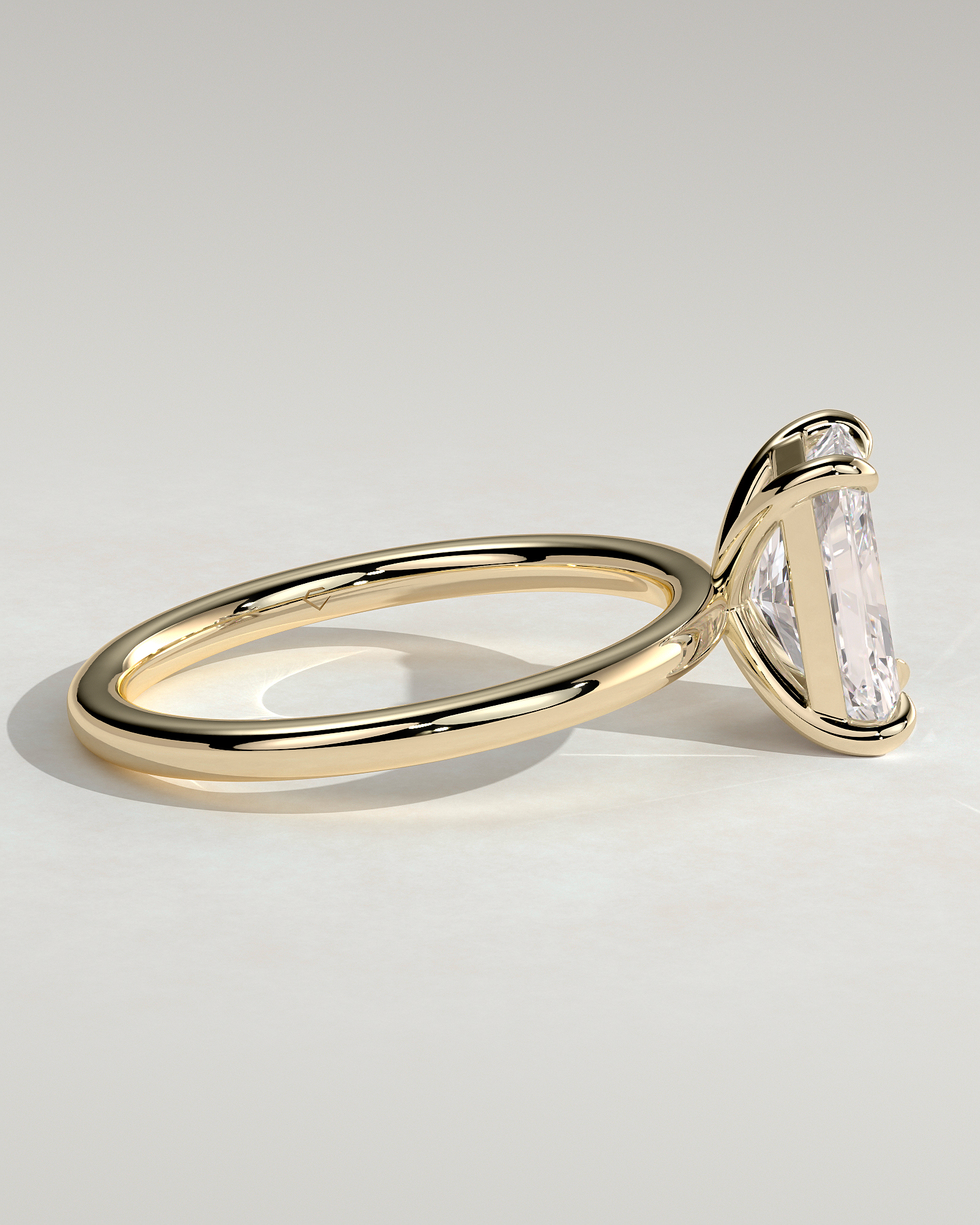 Judy - Radiant Solitaire - 18k Yellow Gold High Setting