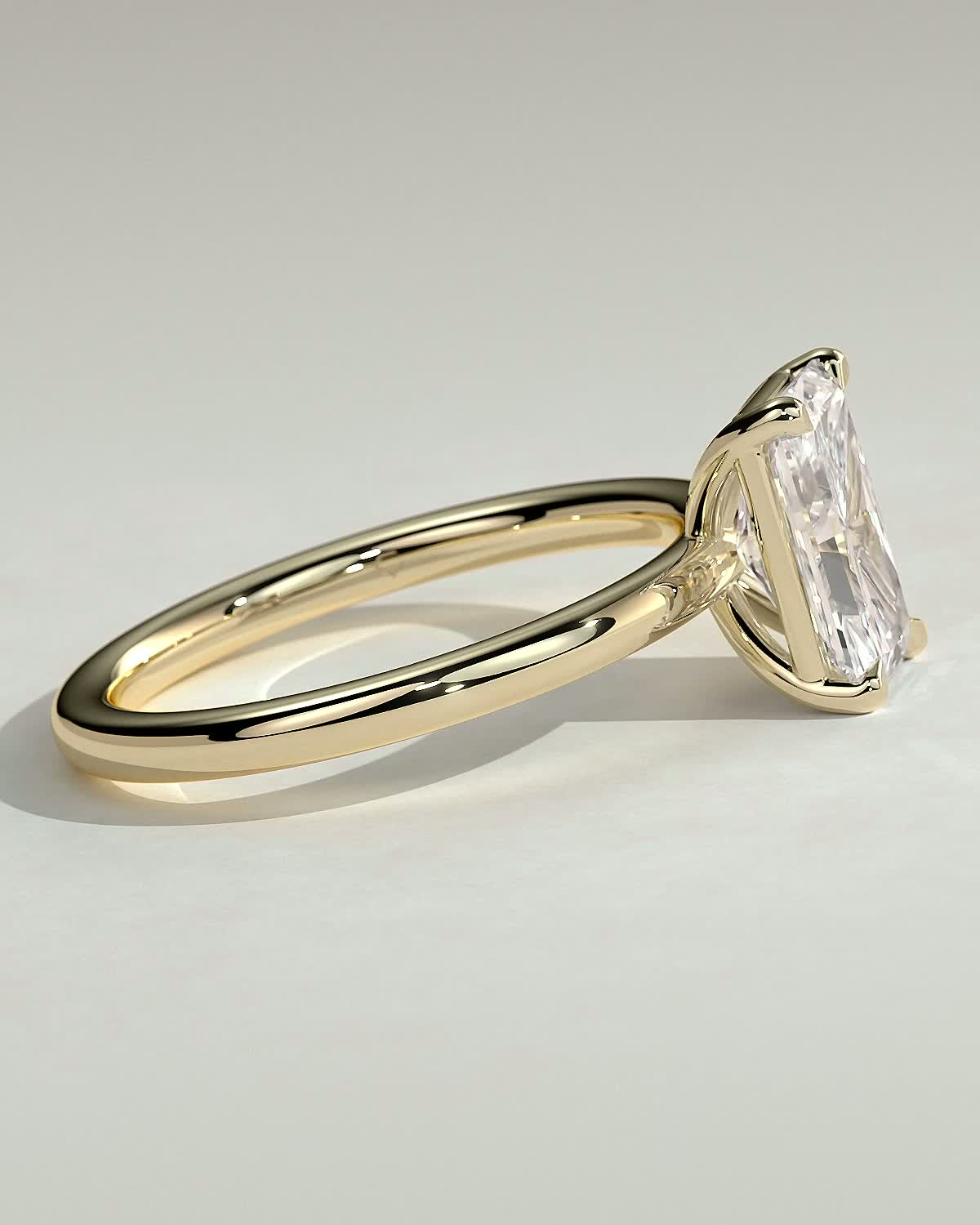 Judy - Radiant Solitaire - 18k Yellow Gold
