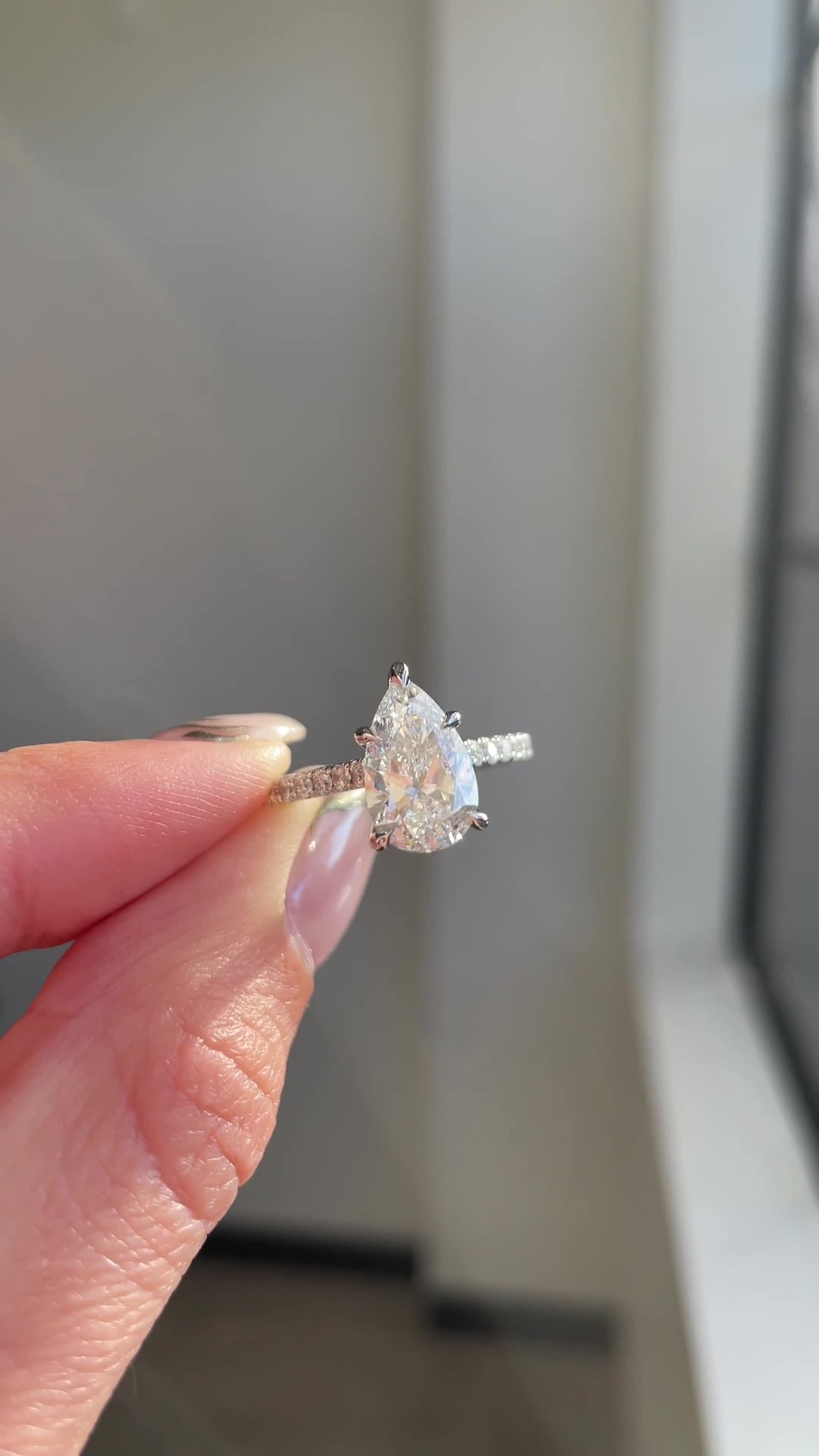 Katrina - 5 Claw Pear Pav with Hidden Halo Lifestyle Image