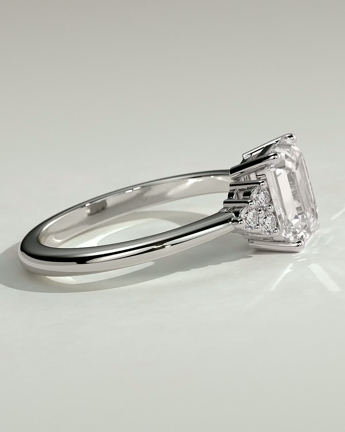 Martina - Emerald with Round Accent Stones - 18k White Gold