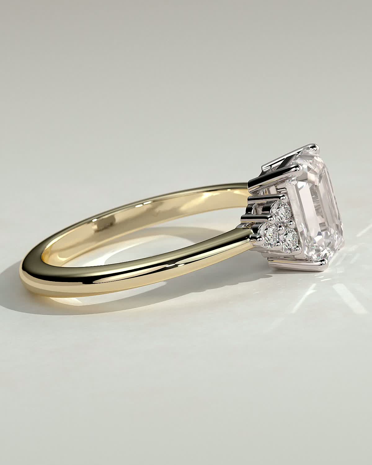 Martina - Emerald with Round Accent Stones - 18k Yellow Gold / 18k White Gold