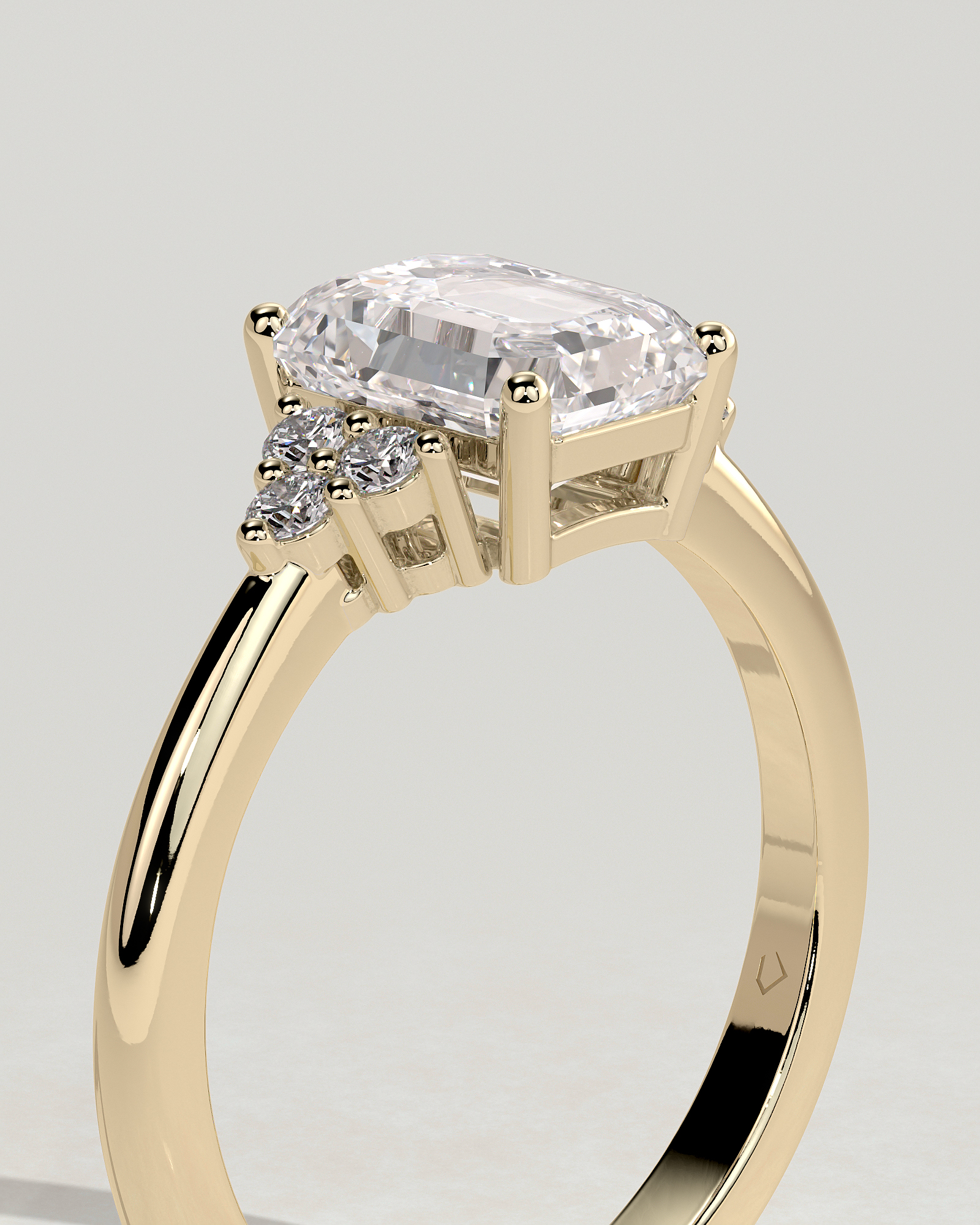 Martina - Emerald with Round Accent Stones - 18k Yellow Gold