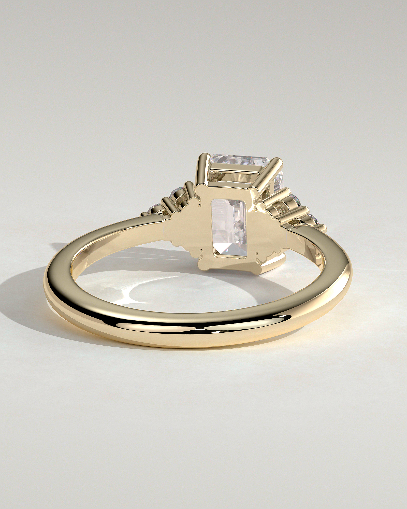 Martina - Emerald with Round Accent Stones - 18k Yellow Gold