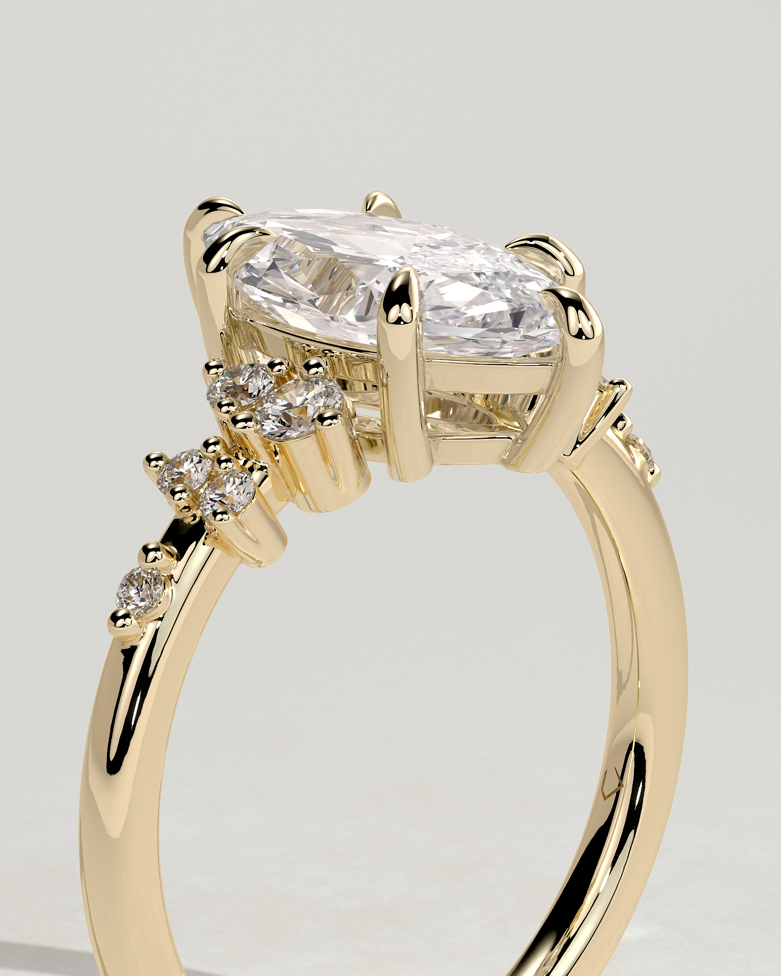 Minnie - Marquise Solitaire with Clustered Round Accent Stones - 18k Yellow Gold