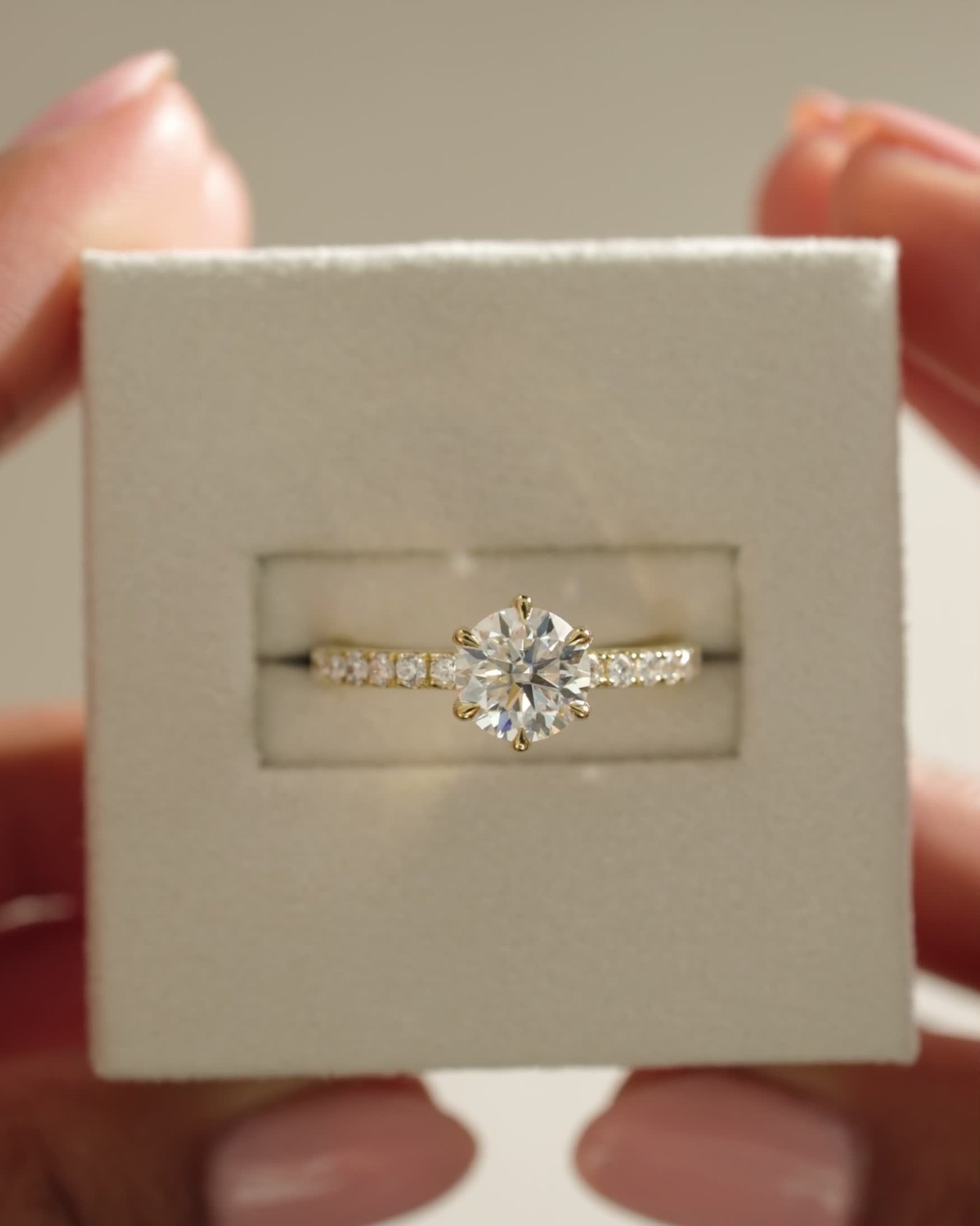 Naomi  6 Claw Pav Round Solitaire Lifestyle Image