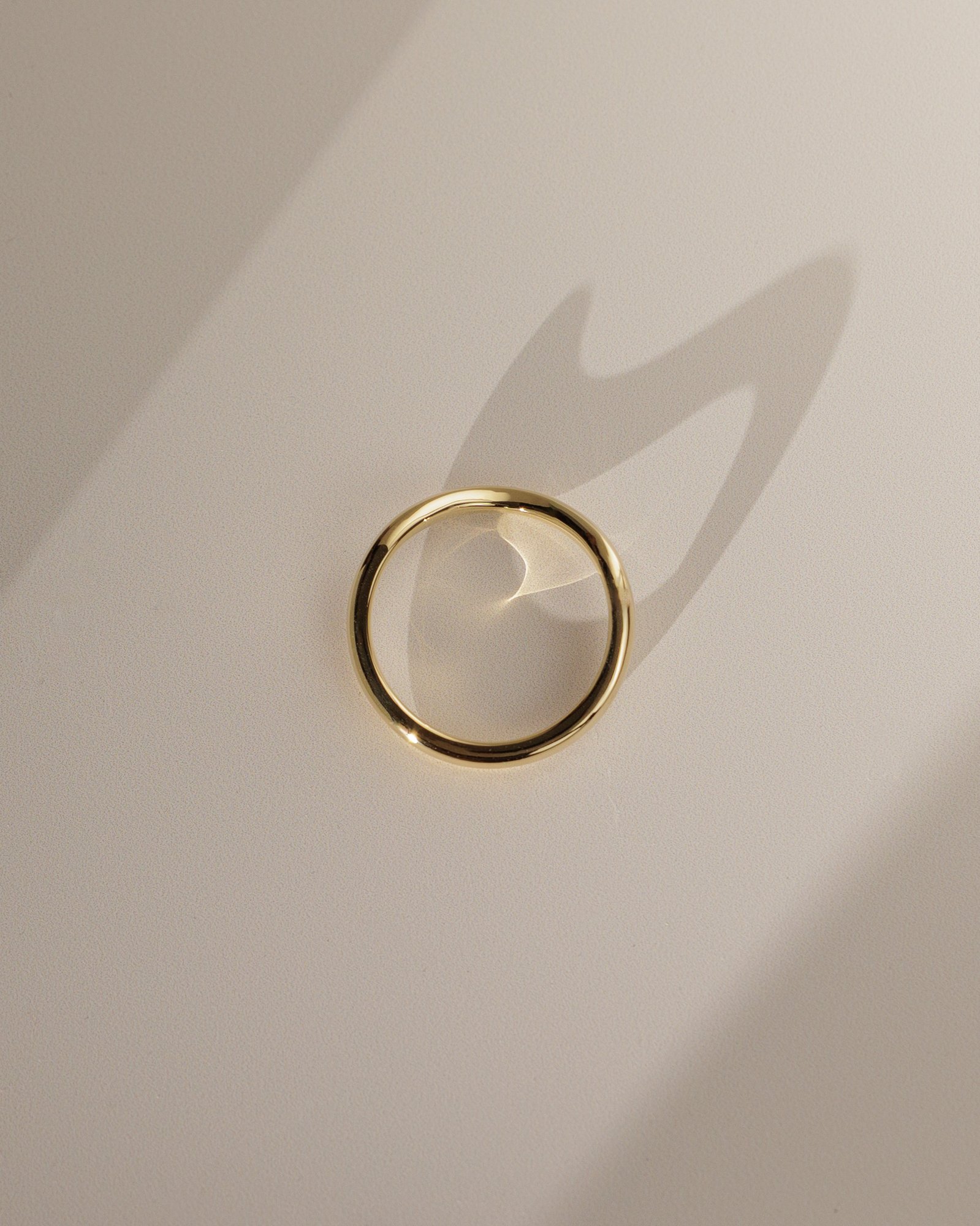 Ocea - Curved Wedding Band Lifestyle Image