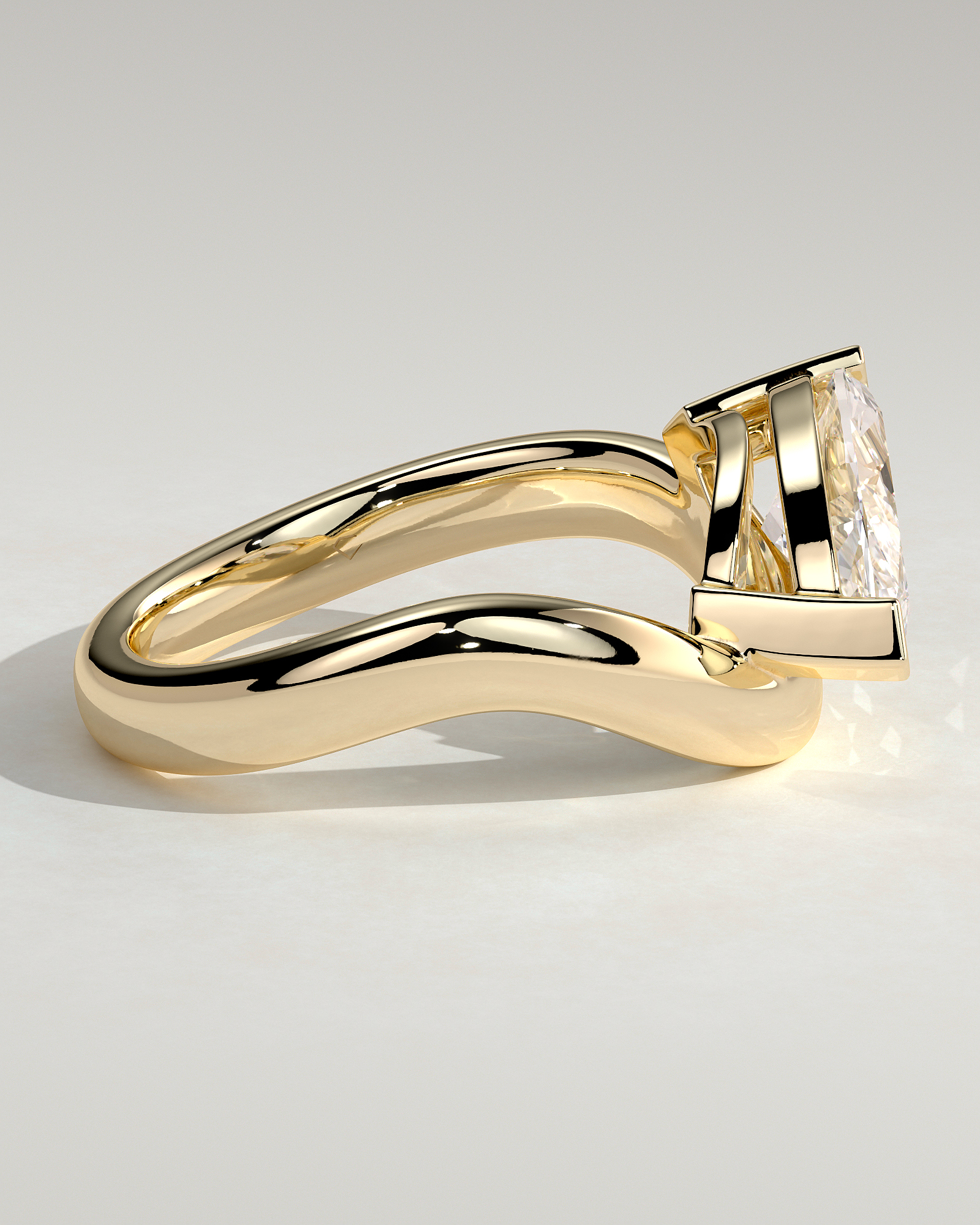 Pia - Marquise Solitaire with Twist Band - 18k Yellow Gold