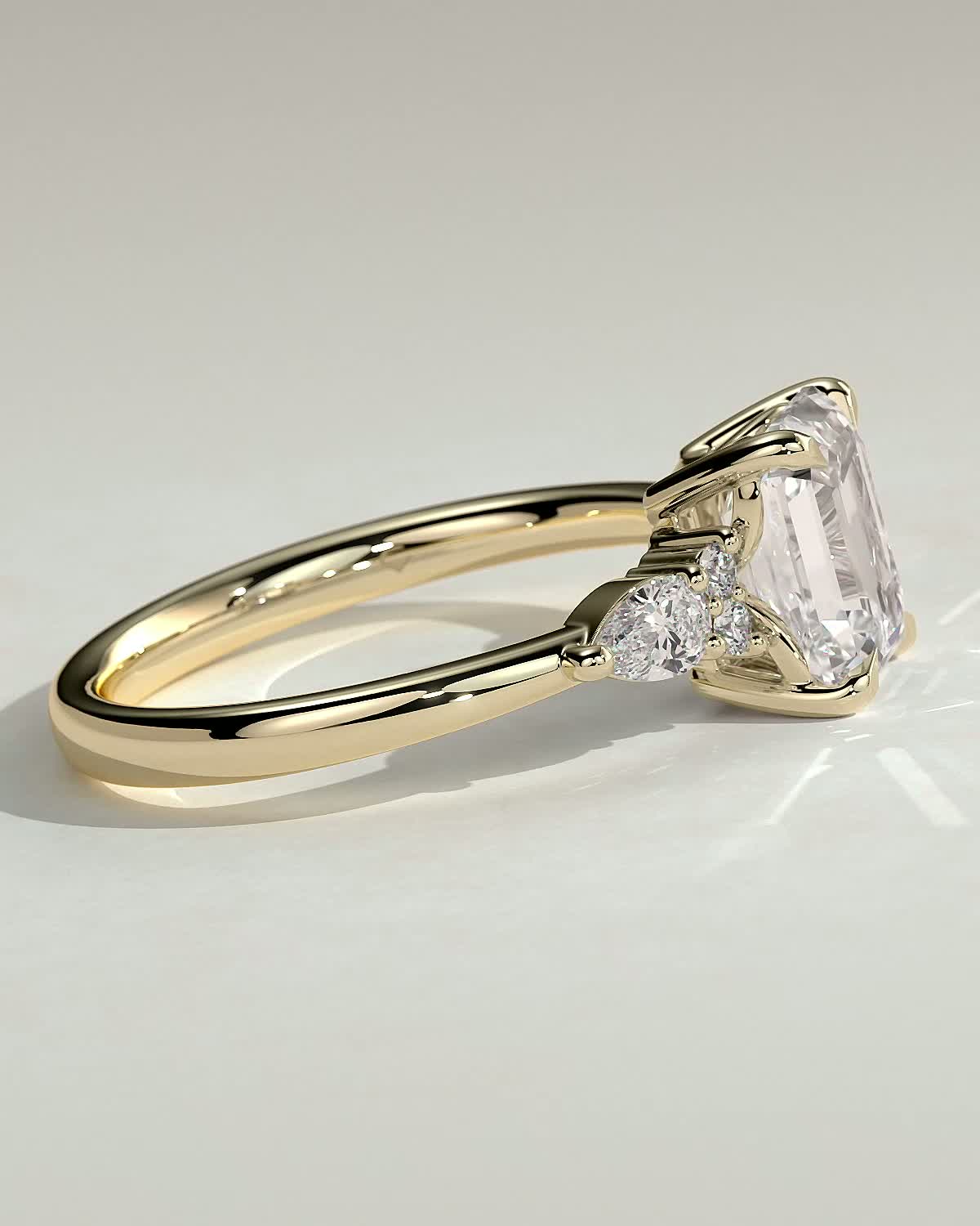 Raleigh - 4 Claw Emerald with Accent Stones - 18k Yellow Gold